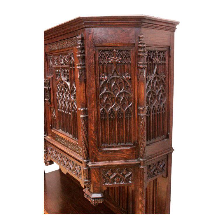 This Gothic-style credenza in oak was made in the late 19th century in France.
Independently carved panels are embedded in the frame and surrounded by carved pinacles.
The lateral sides are also nicely carved with vertical, Gothic linenfold