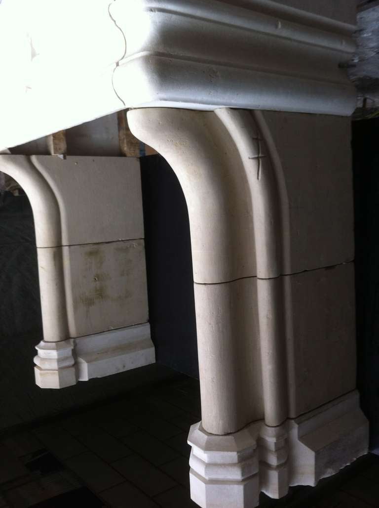 Hand-Carved Gothic Style Fireplace in Limestone from France, Restaured in the 20th Century For Sale