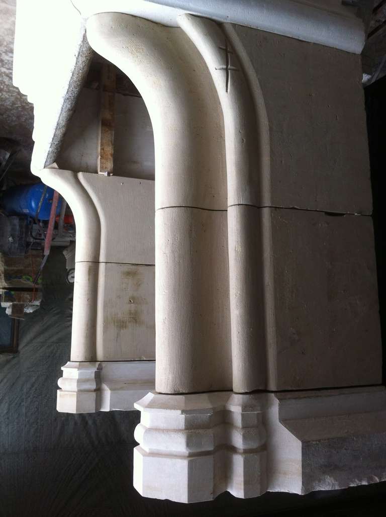 Gothic Style Fireplace in Limestone from France, Restaured in the 20th Century In Good Condition For Sale In LOS ANGELES, CA