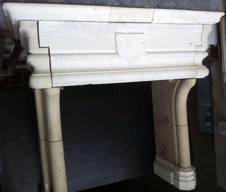 Gothic Style Fireplace in Limestone from France, Restaured in the 20th Century For Sale 1