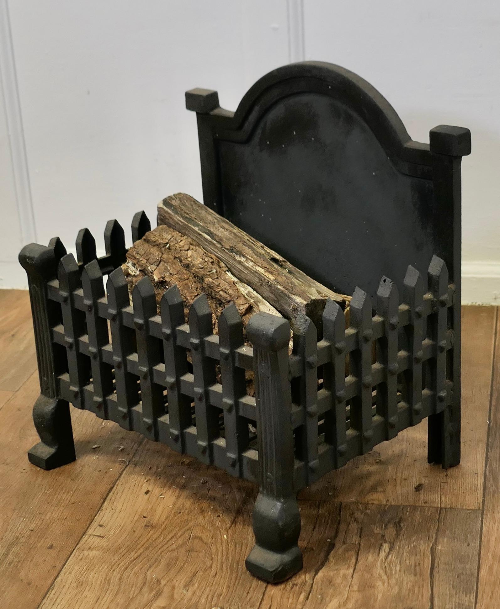 Gothic Style Free Standing Fire Basket, Grate  This is a useful and decorative p In Good Condition For Sale In Chillerton, Isle of Wight