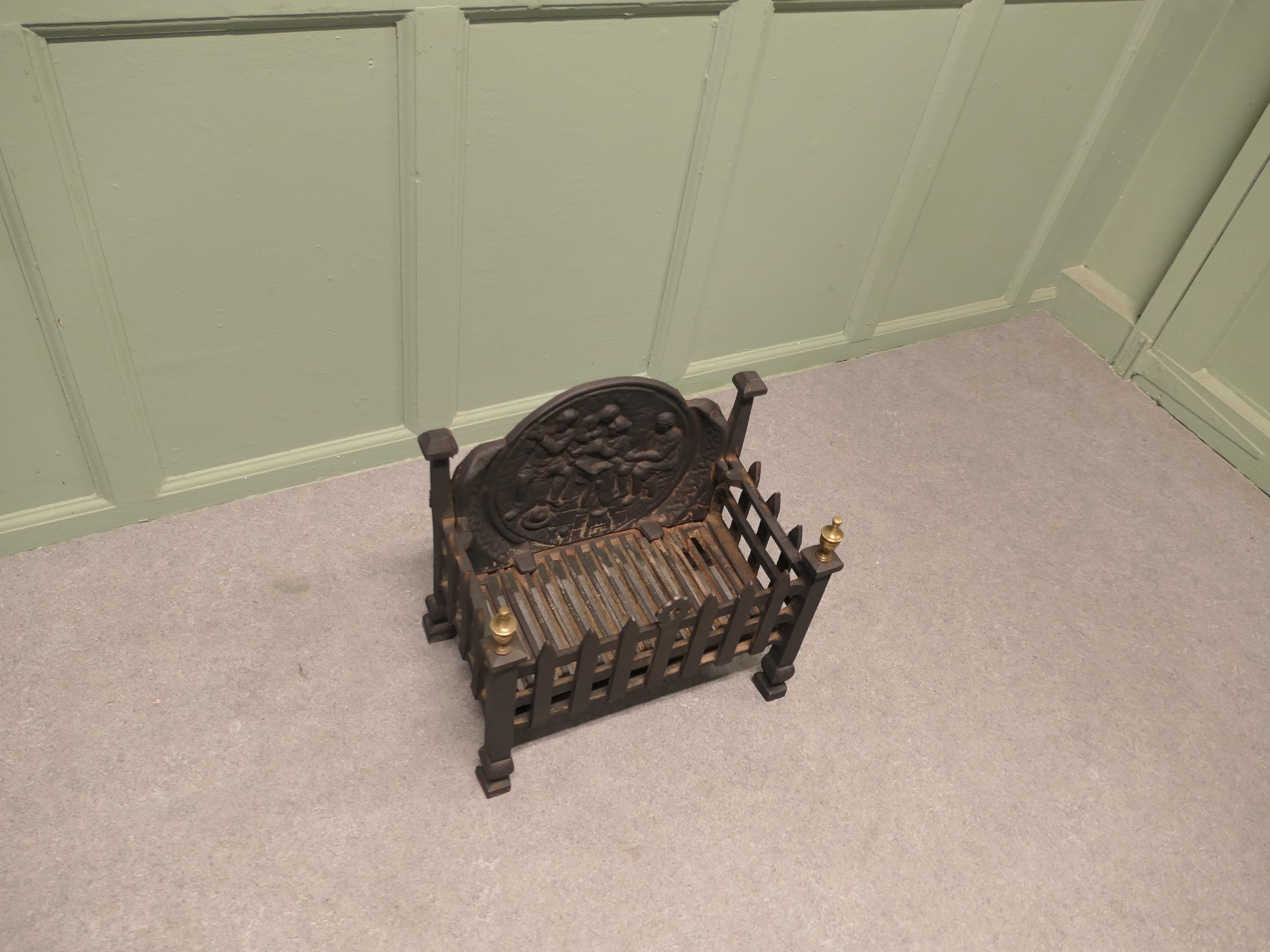 Ferro Cesto da fuoco in stile gotico con schienale decorativo in vendita