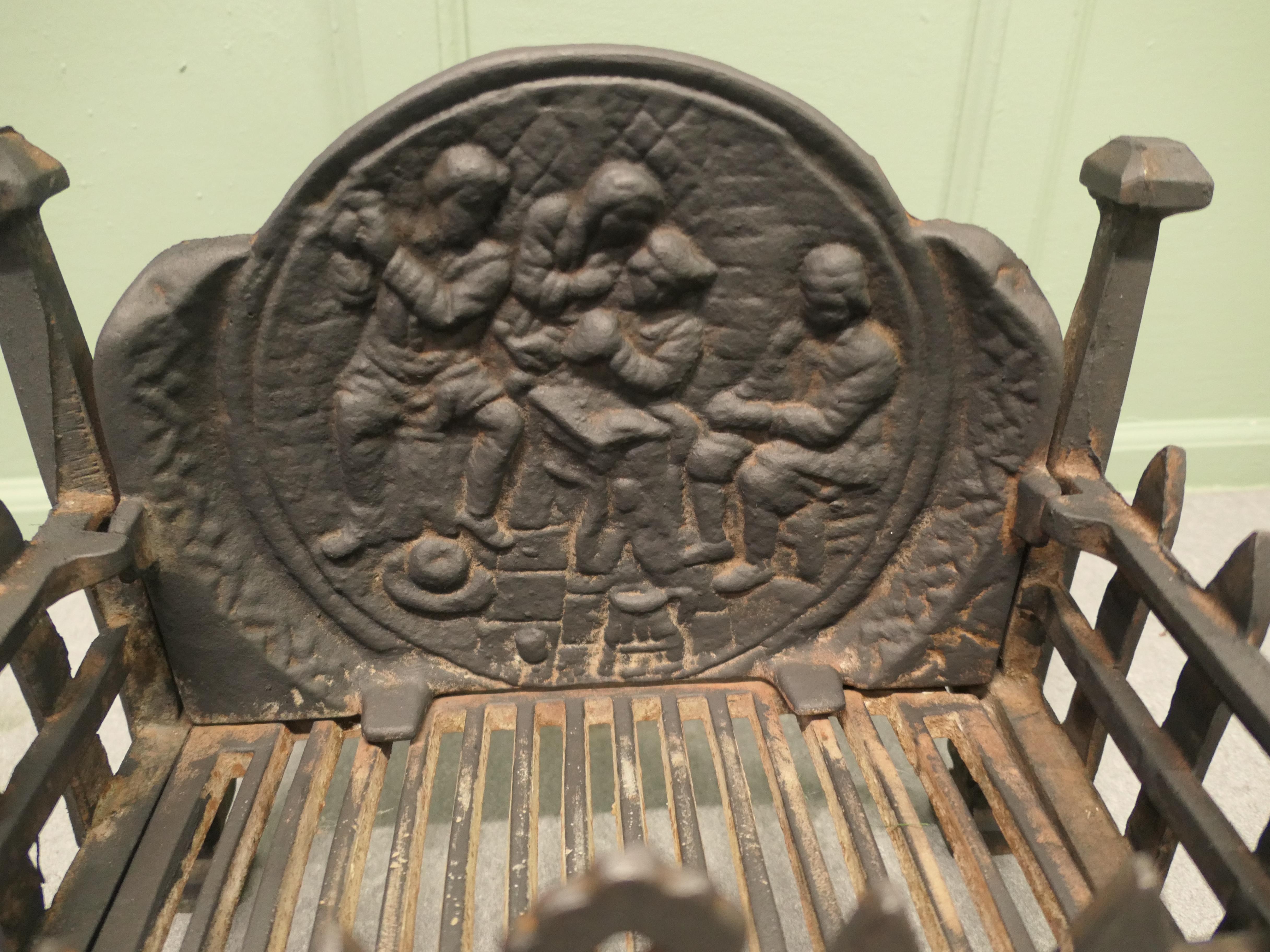 Cesto da fuoco in stile gotico con schienale decorativo in vendita 1