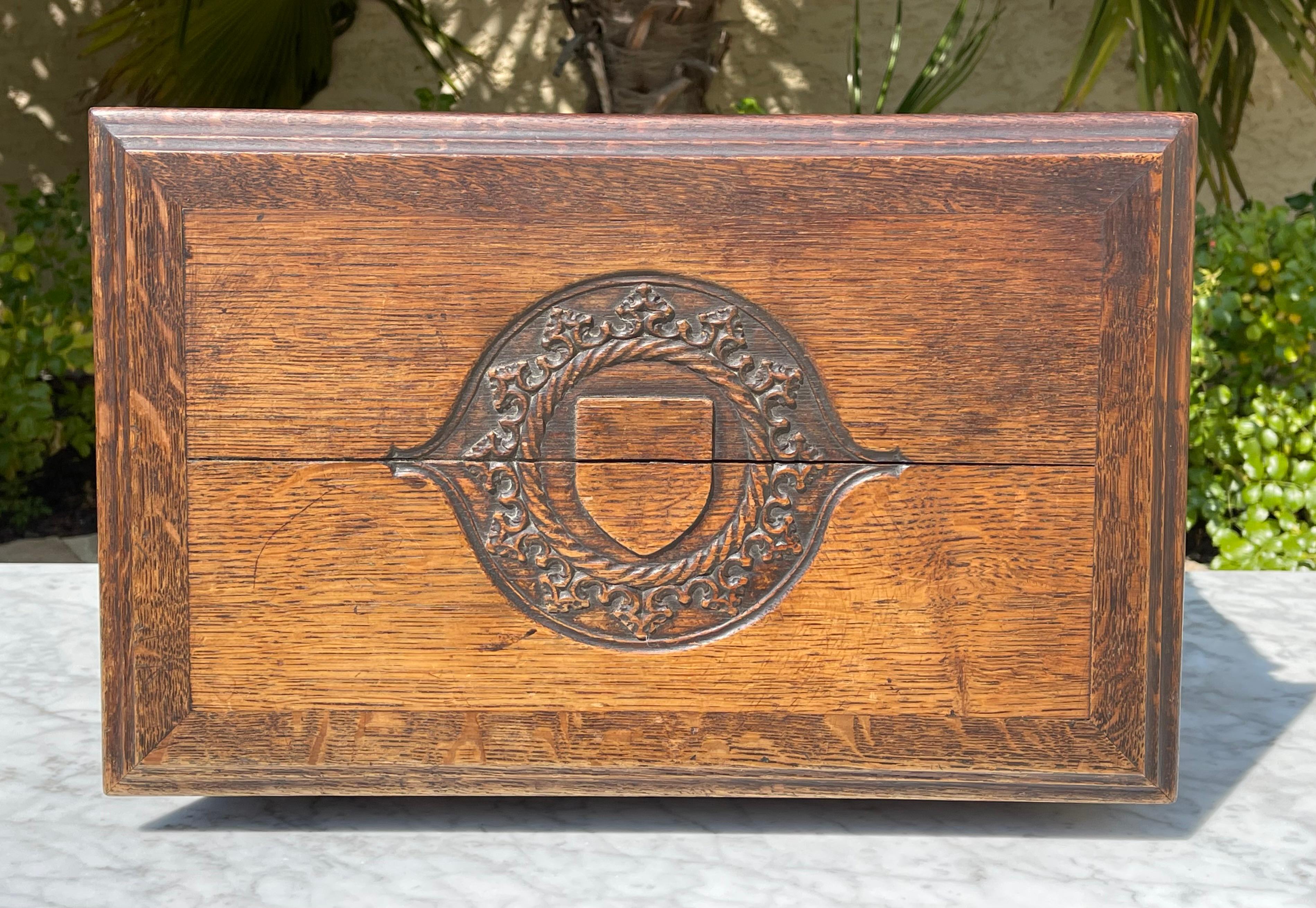 Gothic Style Oak Box, XIXth century For Sale 4