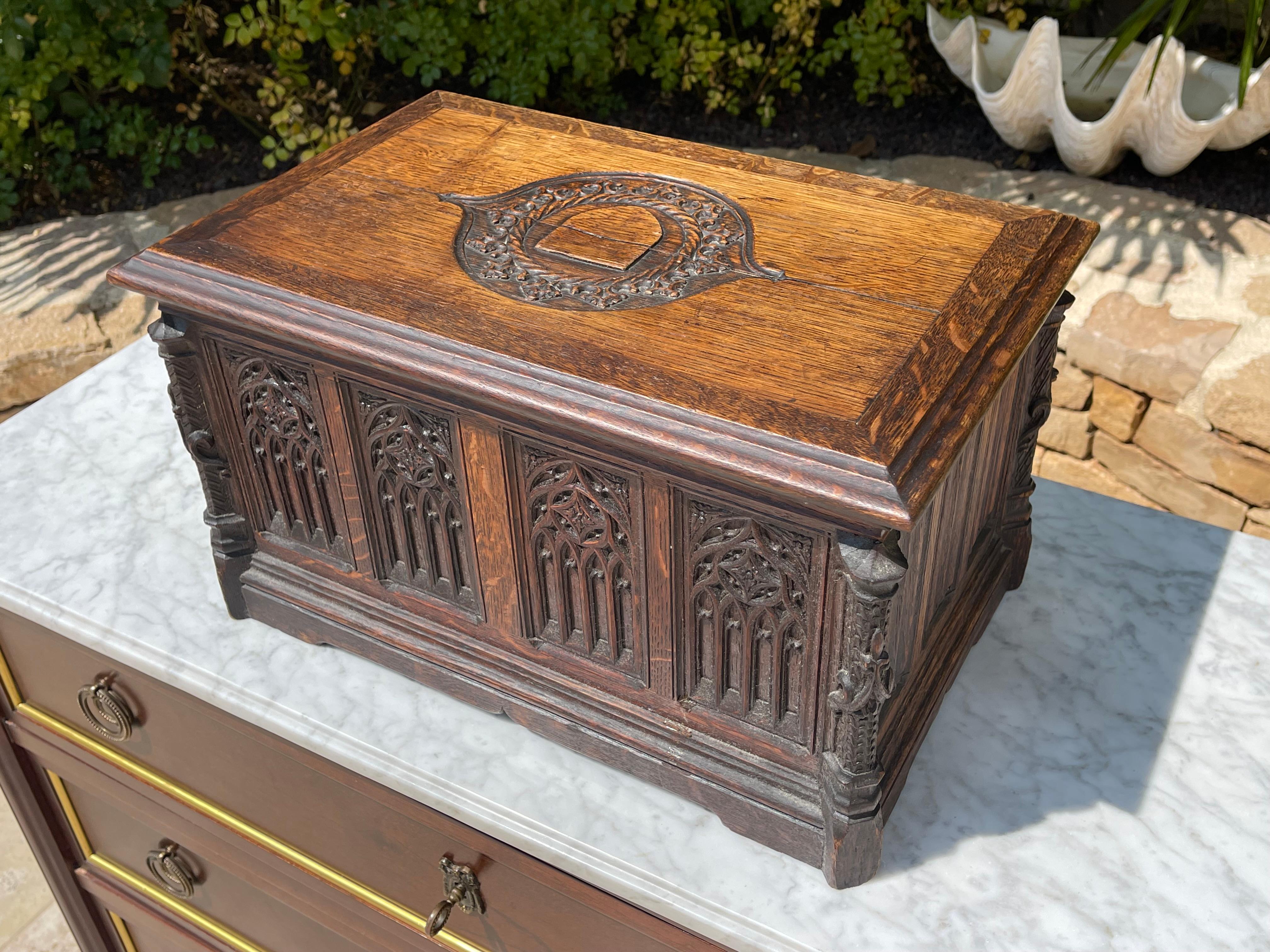Gothic Style Oak Box, XIXth century For Sale 6