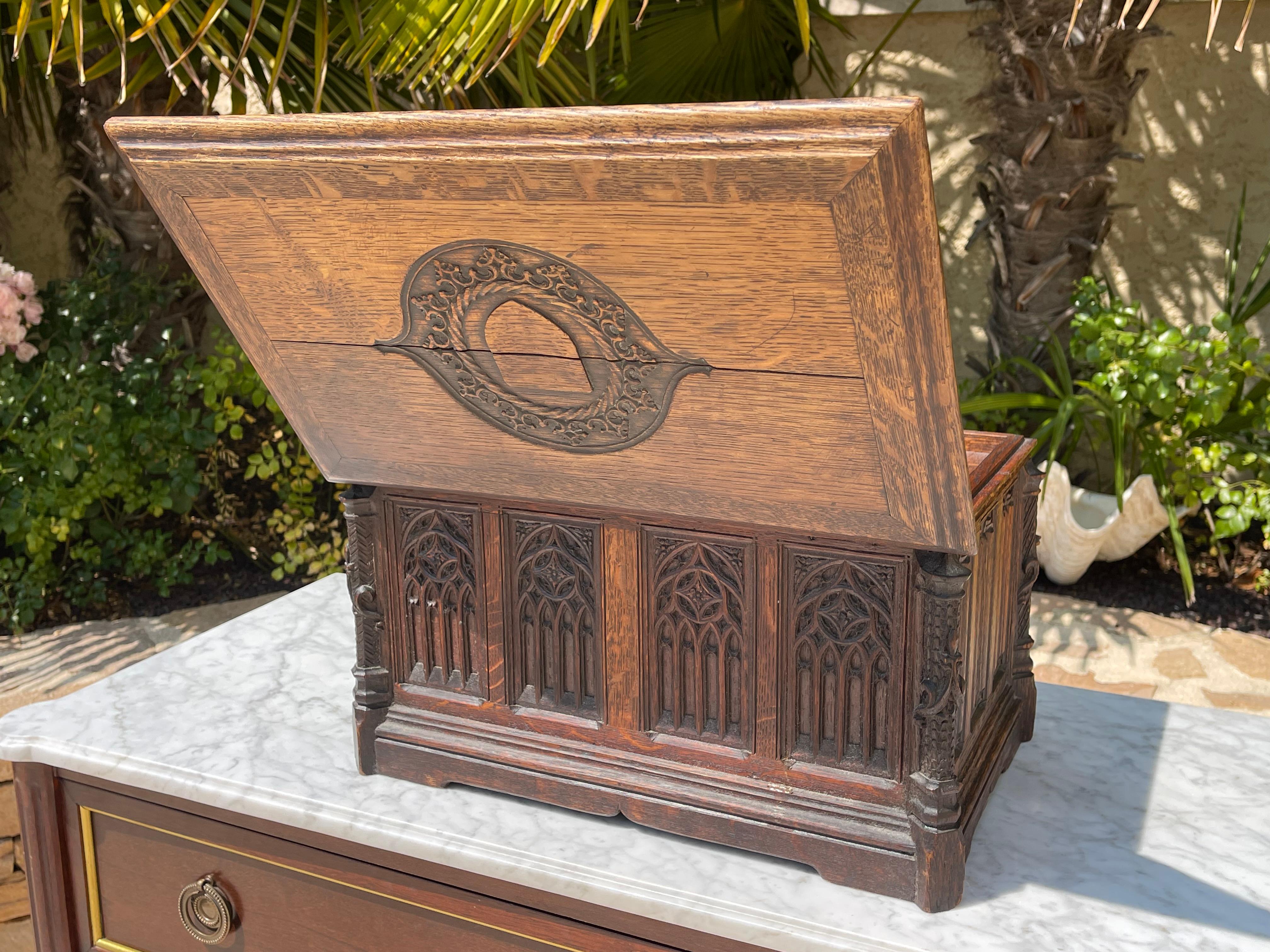 Gothic Style Oak Box, XIXth century For Sale 7