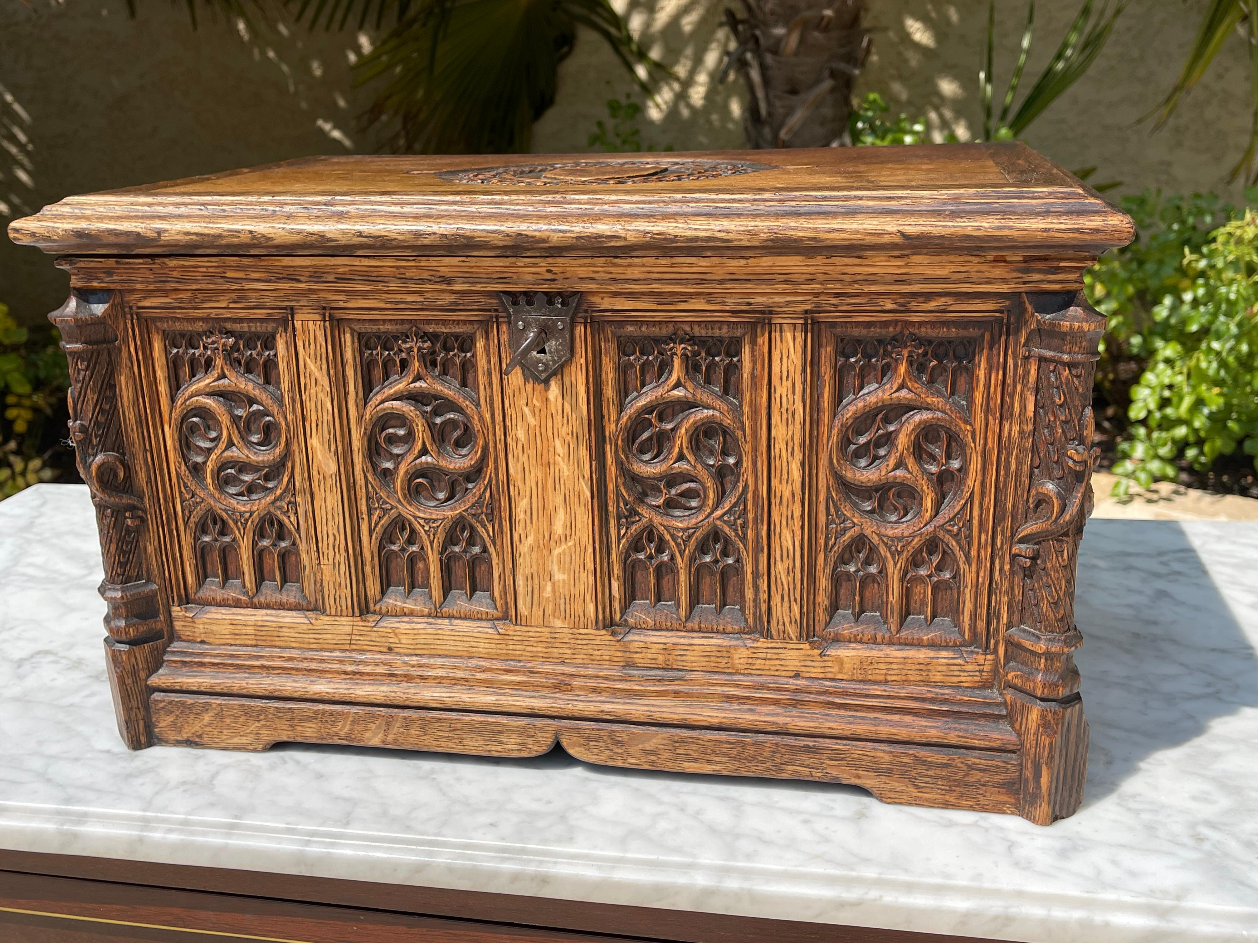 Gothic Style Oak Box, XIXth century For Sale 9