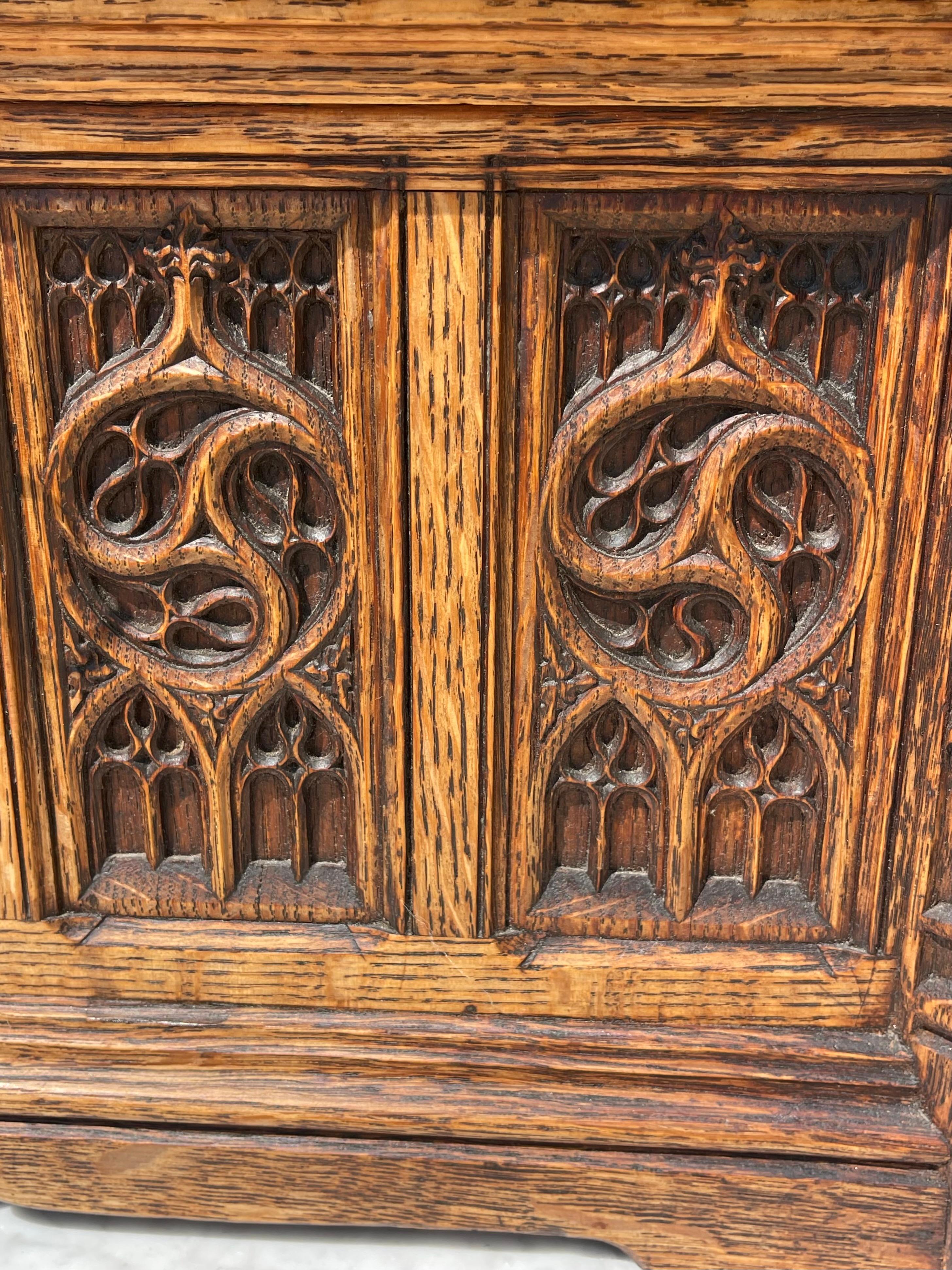 Gothic Style Oak Box, XIXth century For Sale 10