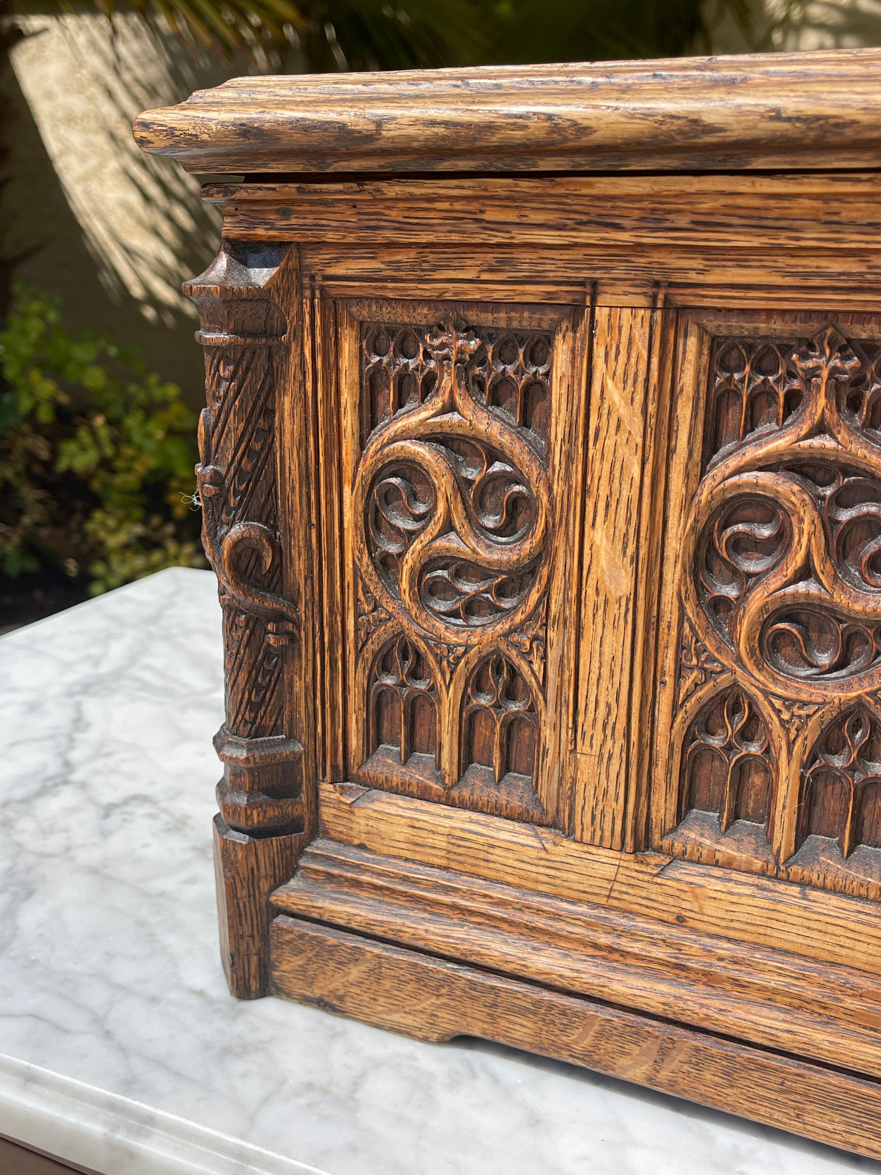 Gothic Style Oak Box, XIXth century For Sale 11