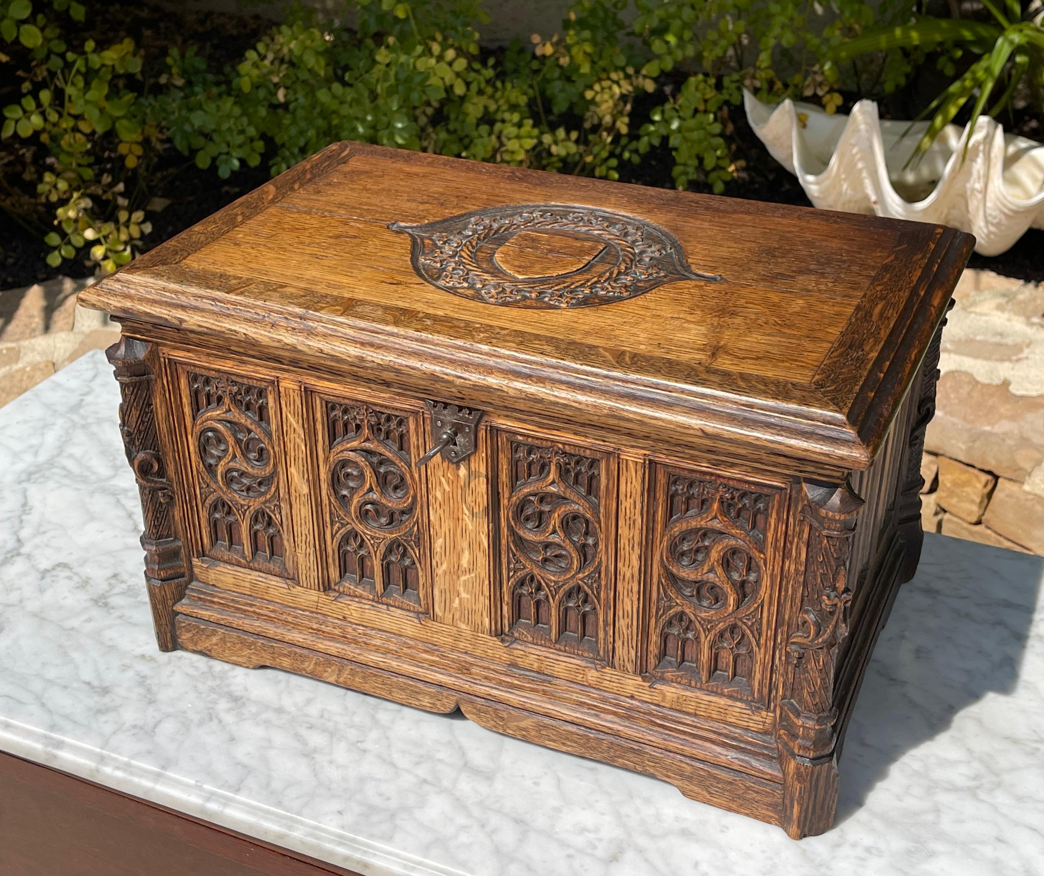 Gothic Revival Gothic Style Oak Box, XIXth century For Sale
