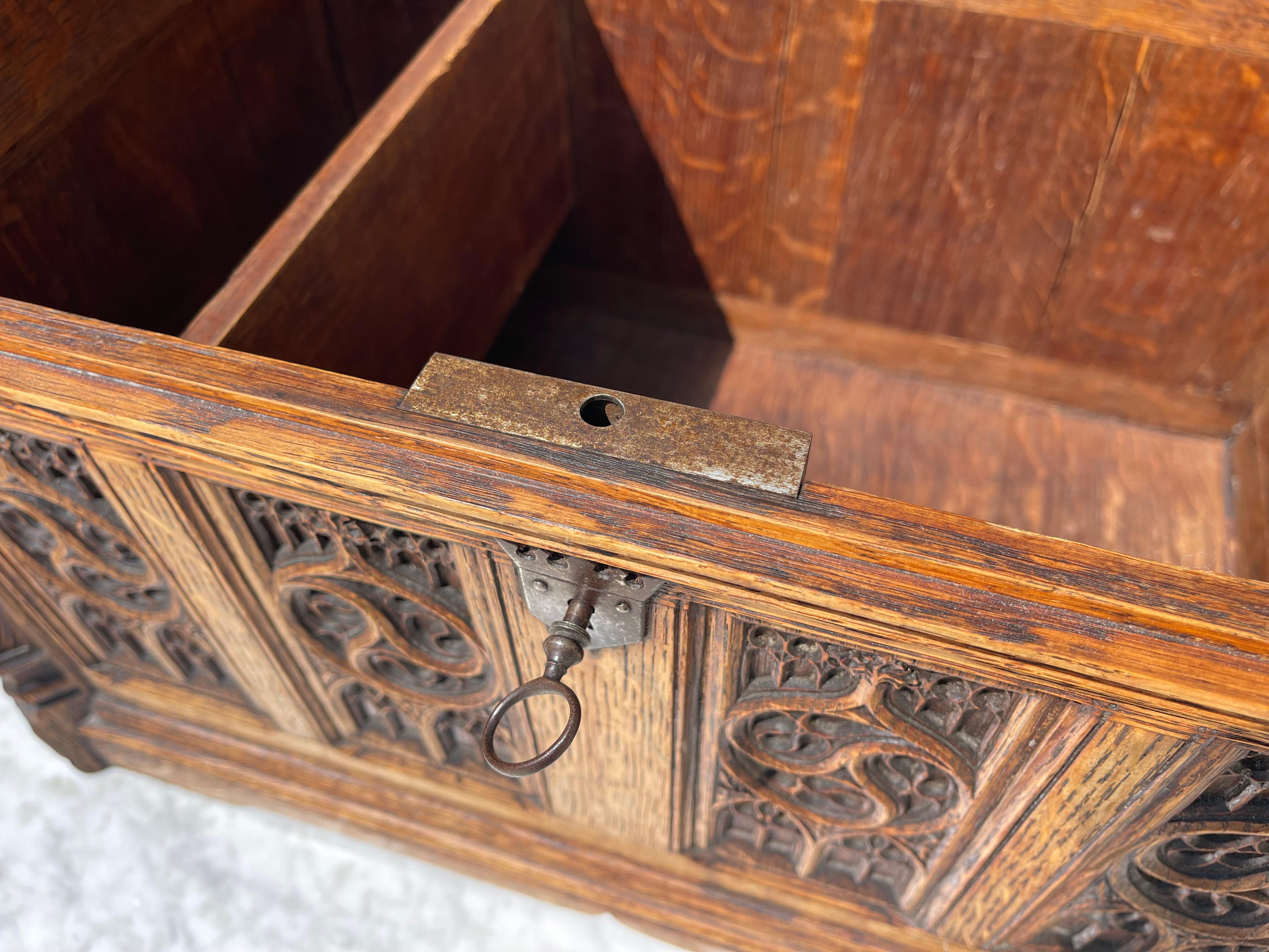 Gothic Style Oak Box, XIXth century For Sale 1