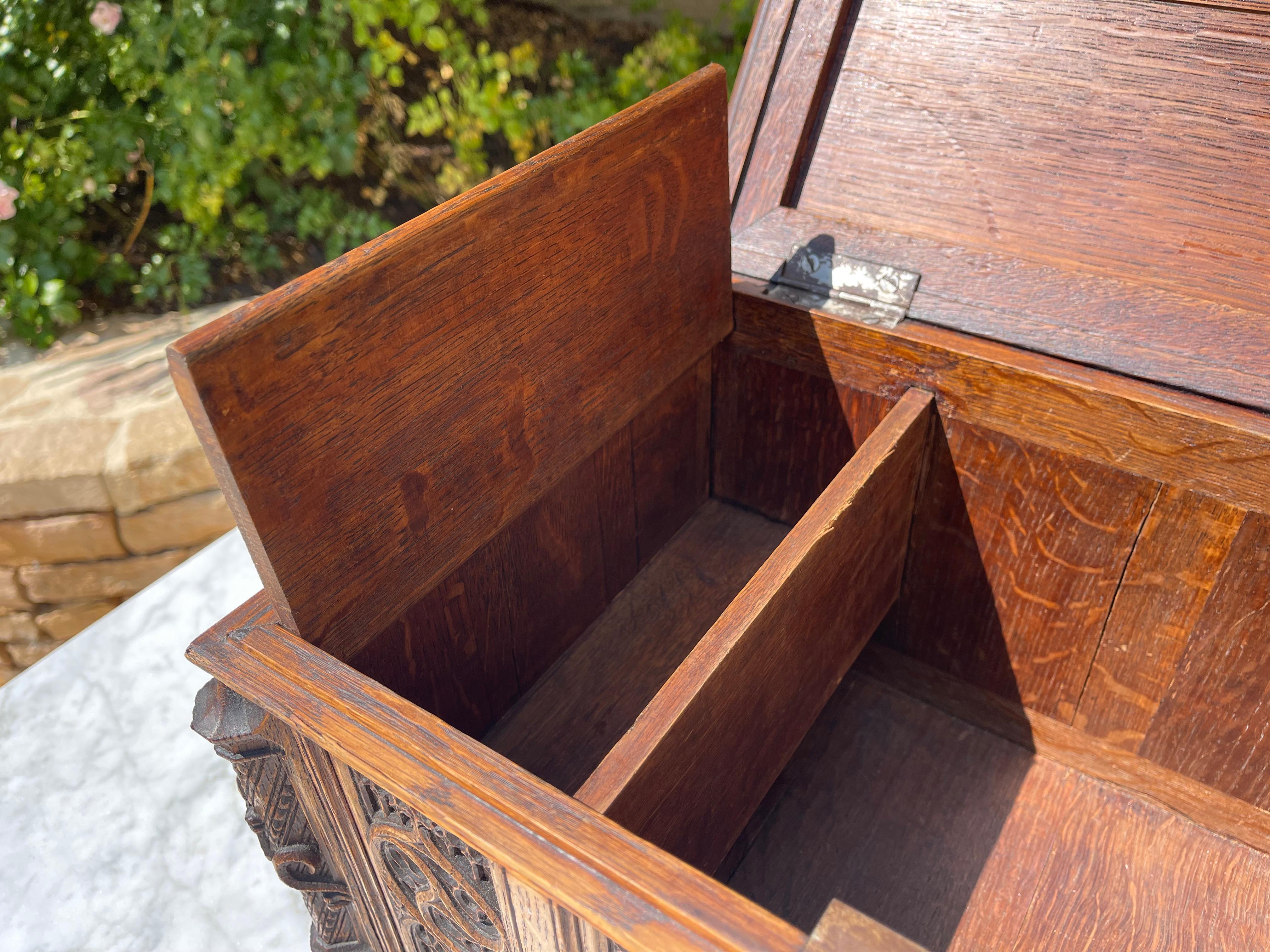 Gothic Style Oak Box, XIXth century For Sale 2
