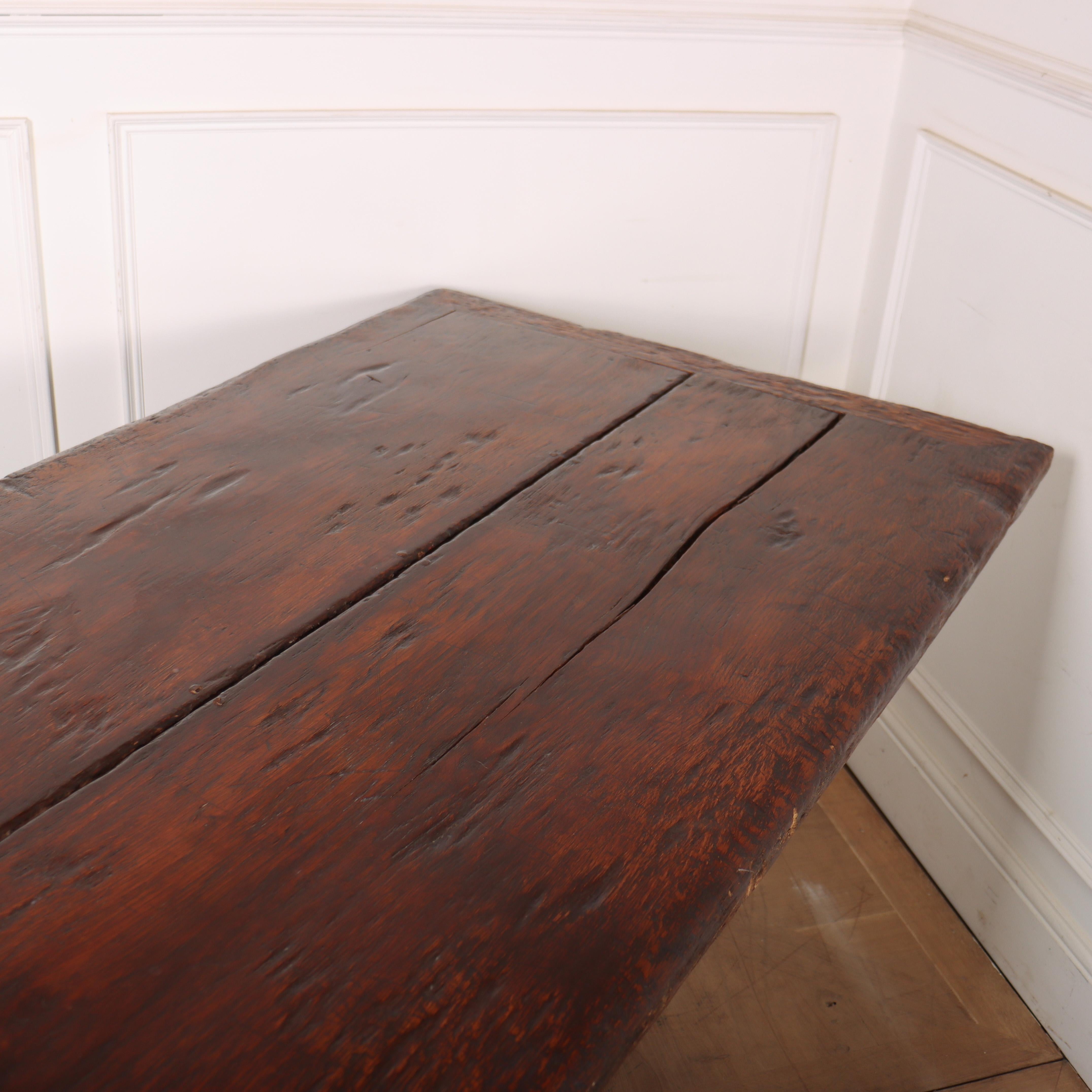 20ième siècle Table à manger de style gothique en chêne en vente