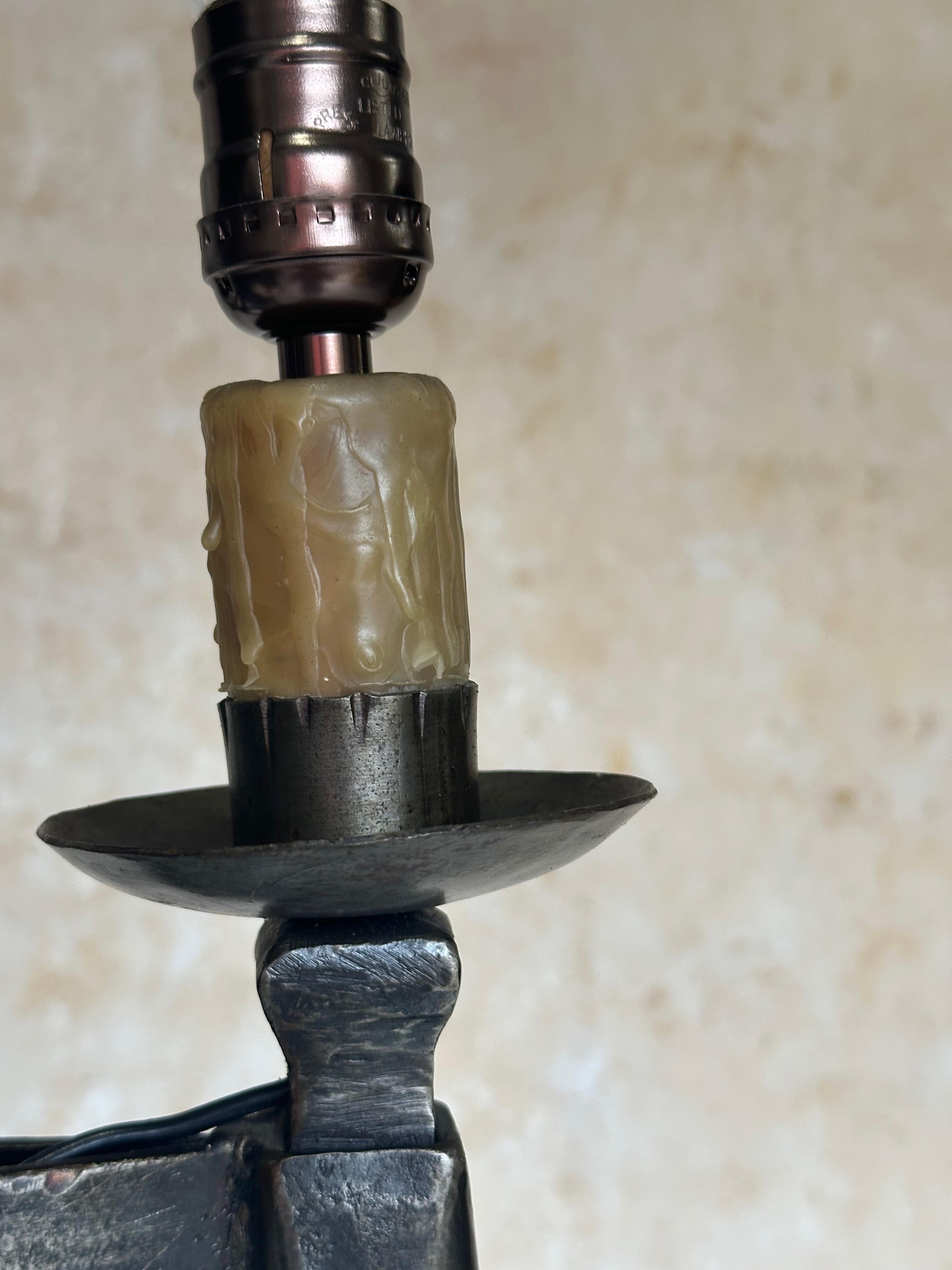 Lampadario a otto luci in stile gotico spagnolo degli anni '40 in vendita 5