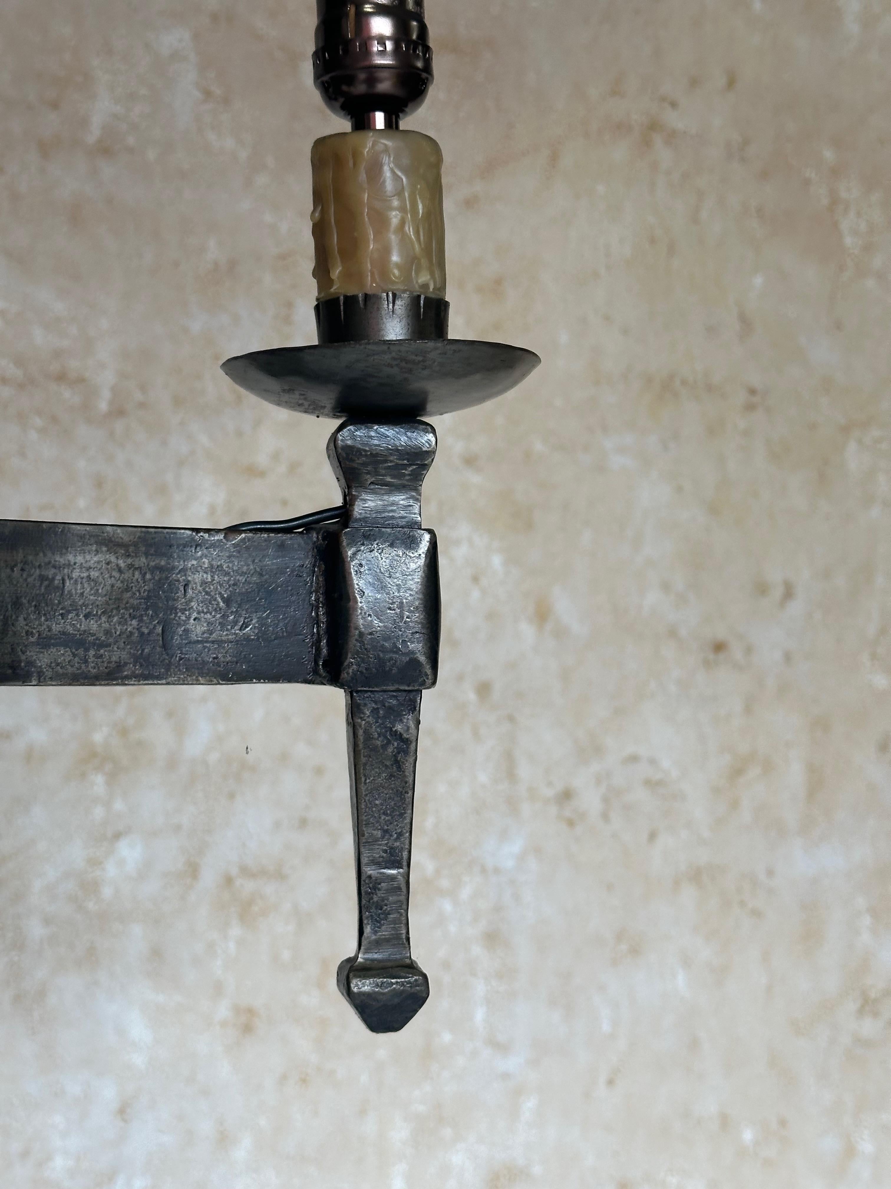 Lampadario a otto luci in stile gotico spagnolo degli anni '40 in vendita 7