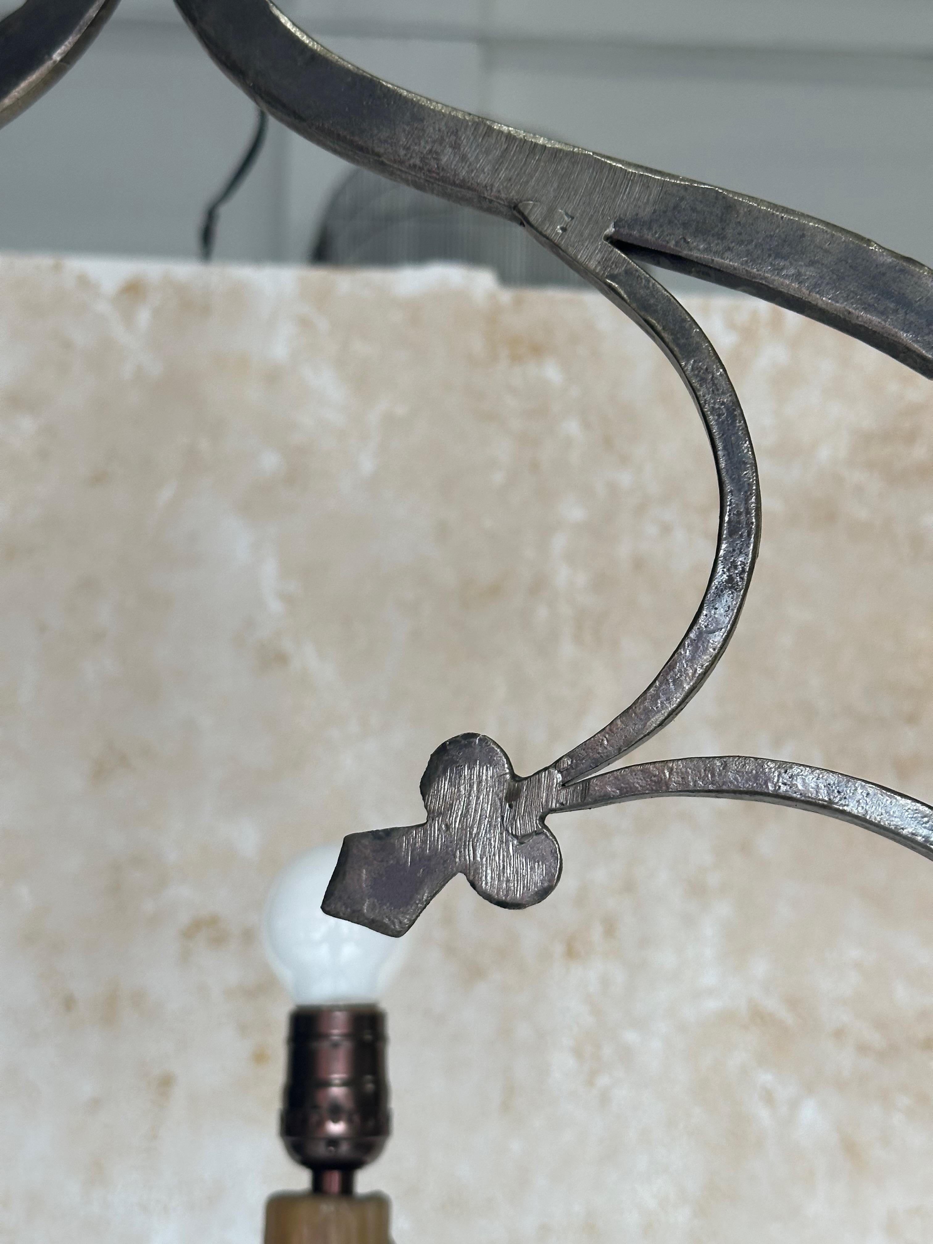 Gotico Lampadario a otto luci in stile gotico spagnolo degli anni '40 in vendita