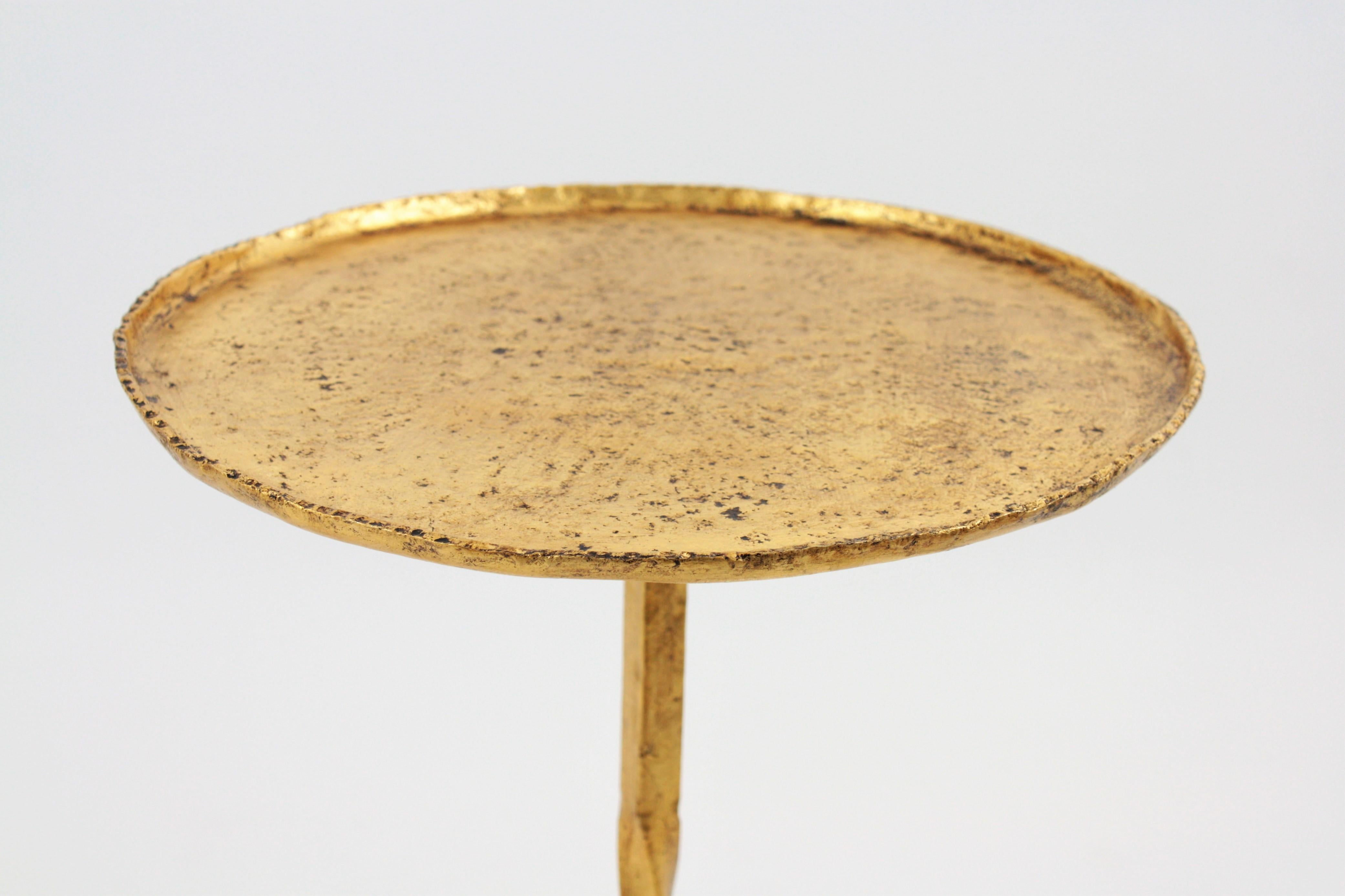  Spanish Gothic Style Gold Leaf Gilt Iron Drinks Table, Stand or Side Table  In Excellent Condition In Barcelona, ES