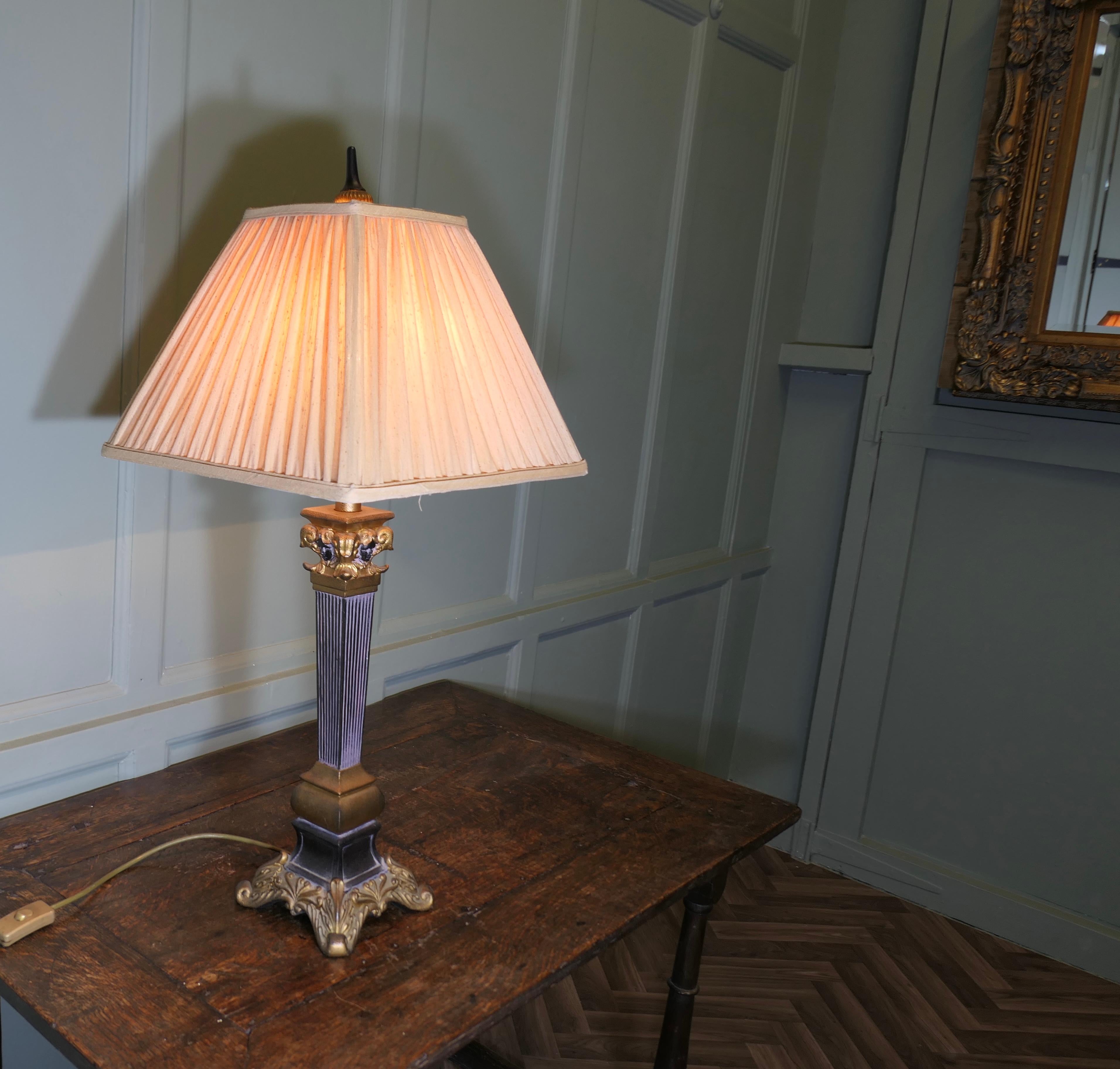 Néo-gothique Lampe de table de style gothique en vente