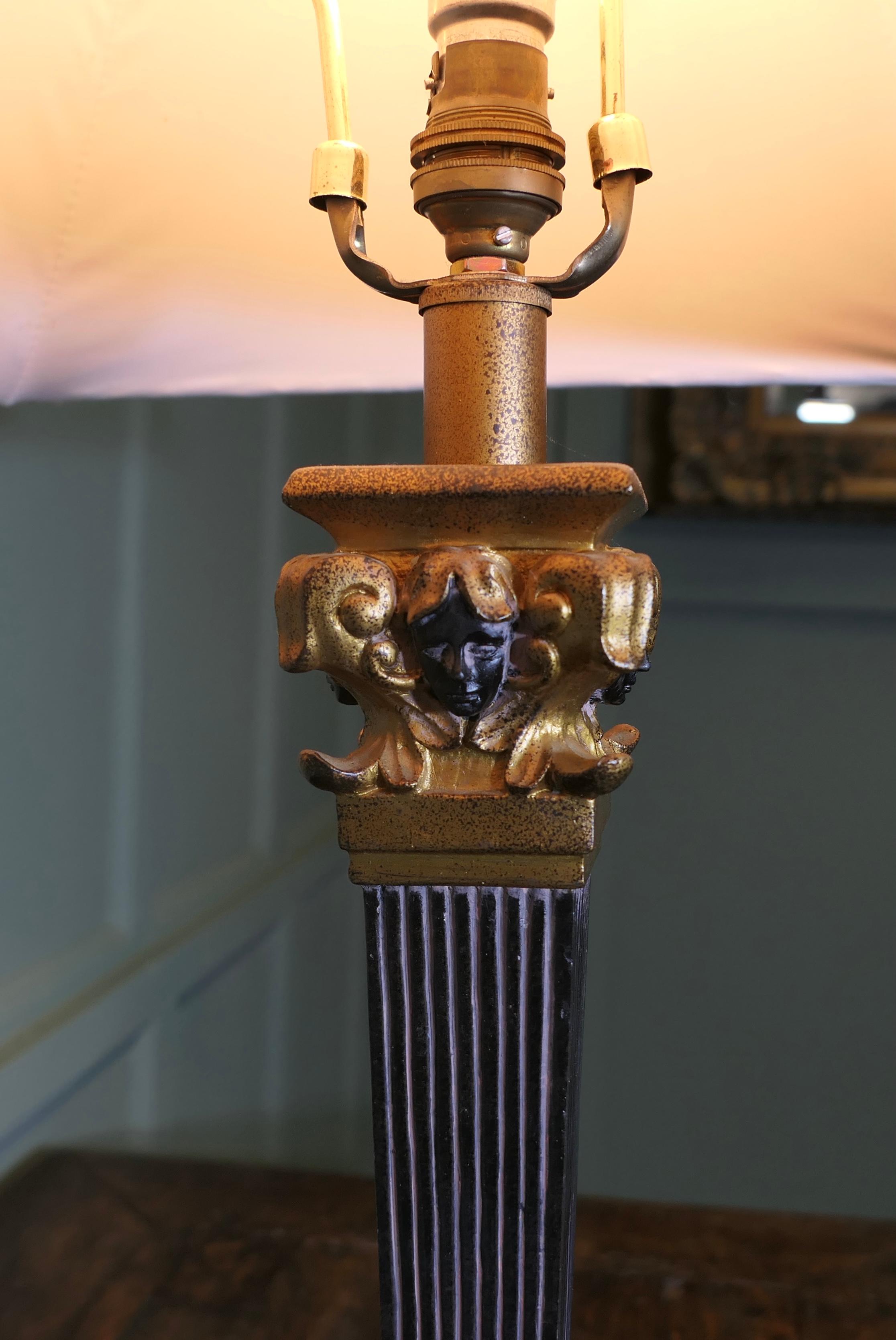 Milieu du XXe siècle Lampe de table de style gothique en vente