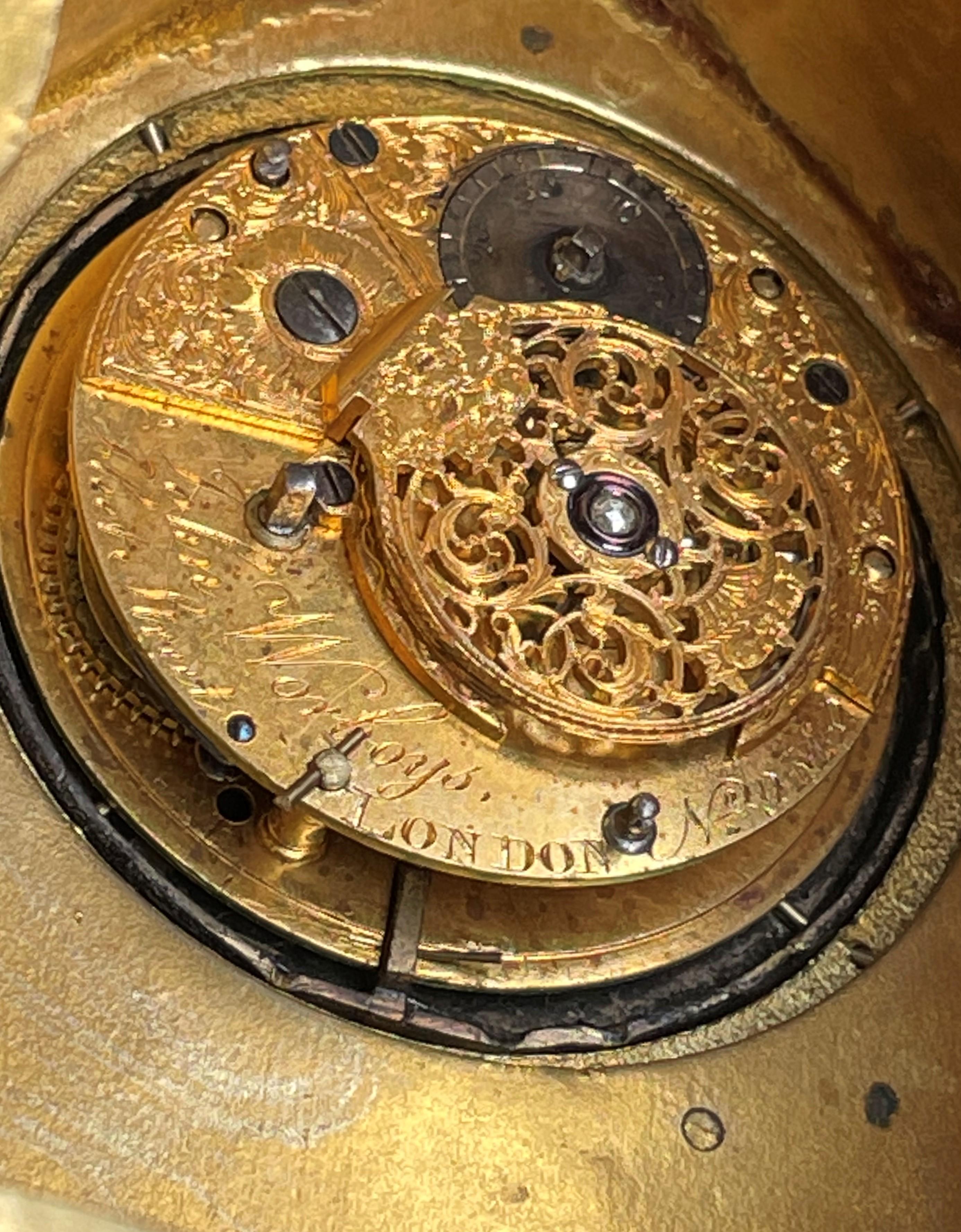 Doré Horloge de table gothique avec Superbe montre de poche d'antiquités en bronze doré ou or en vente
