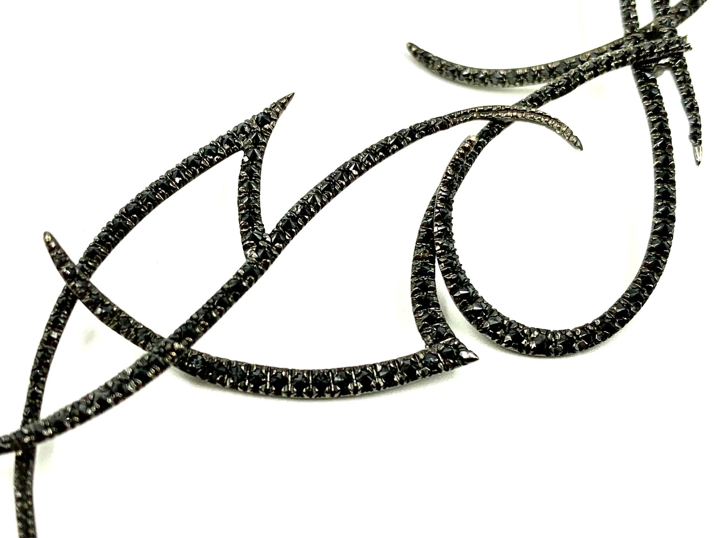 Stunning Very Long Articulated 3.3 TCW Black Diamond 18K Gold Earrings In Good Condition For Sale In New York, NY
