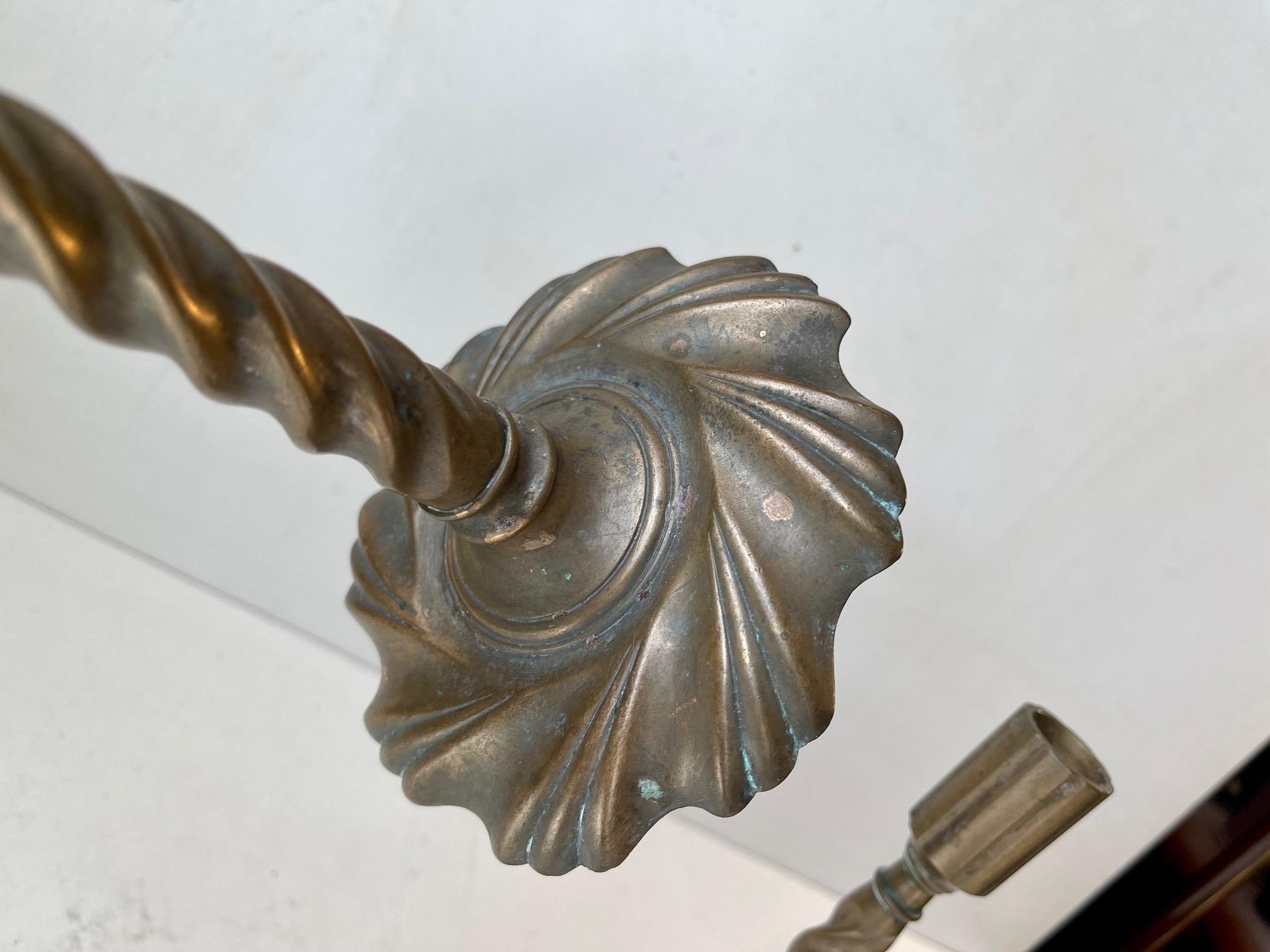 Calco Candelieri gotici a colonna ritorta in bronzo, XIX secolo, Set di 2 in vendita