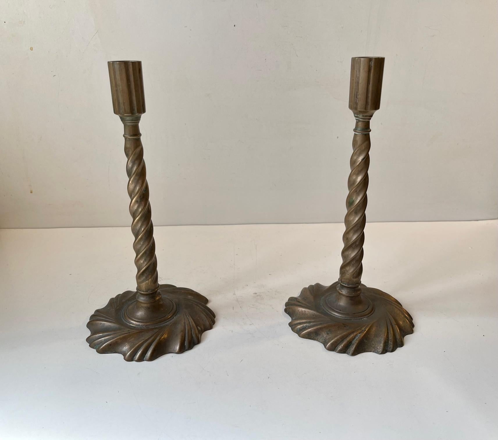 Gothic Twisted Column Candlesticks in Bronze, 19th Century, Set of 2 For Sale 3