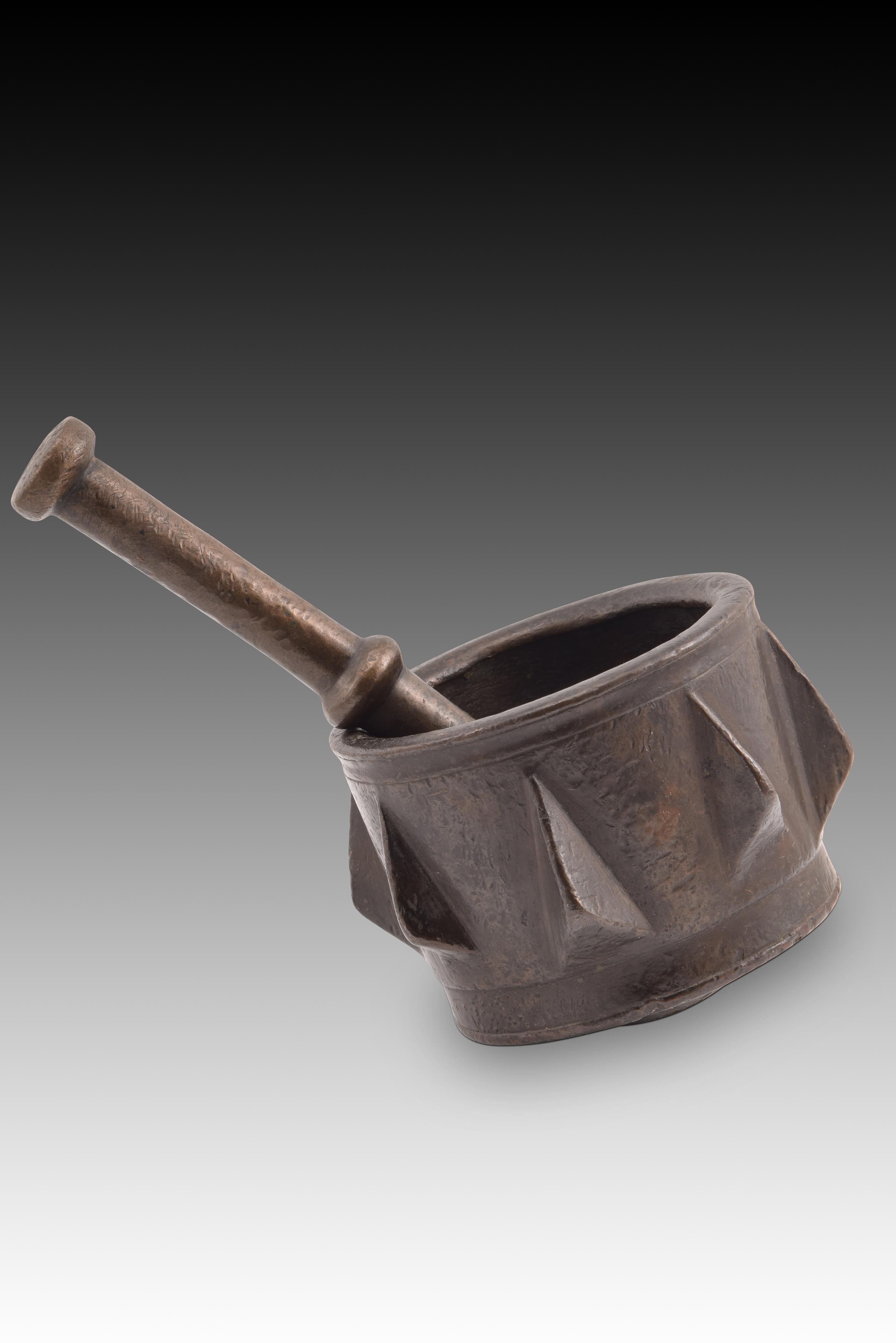 Mortero con pilón de tipo gótico. Bronce. Spanish School, siglo XVI. Renacimiento