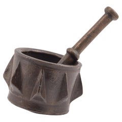 Gothic type mortar with pestle. Bronze. Spanish school, 16th century.