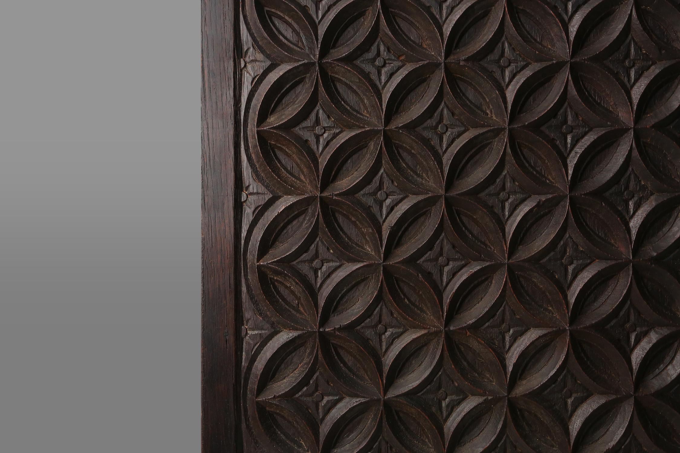 Gotische Wood Wood Tafel, Frankreich, 1600er im Zustand „Gut“ im Angebot in Meulebeke, BE