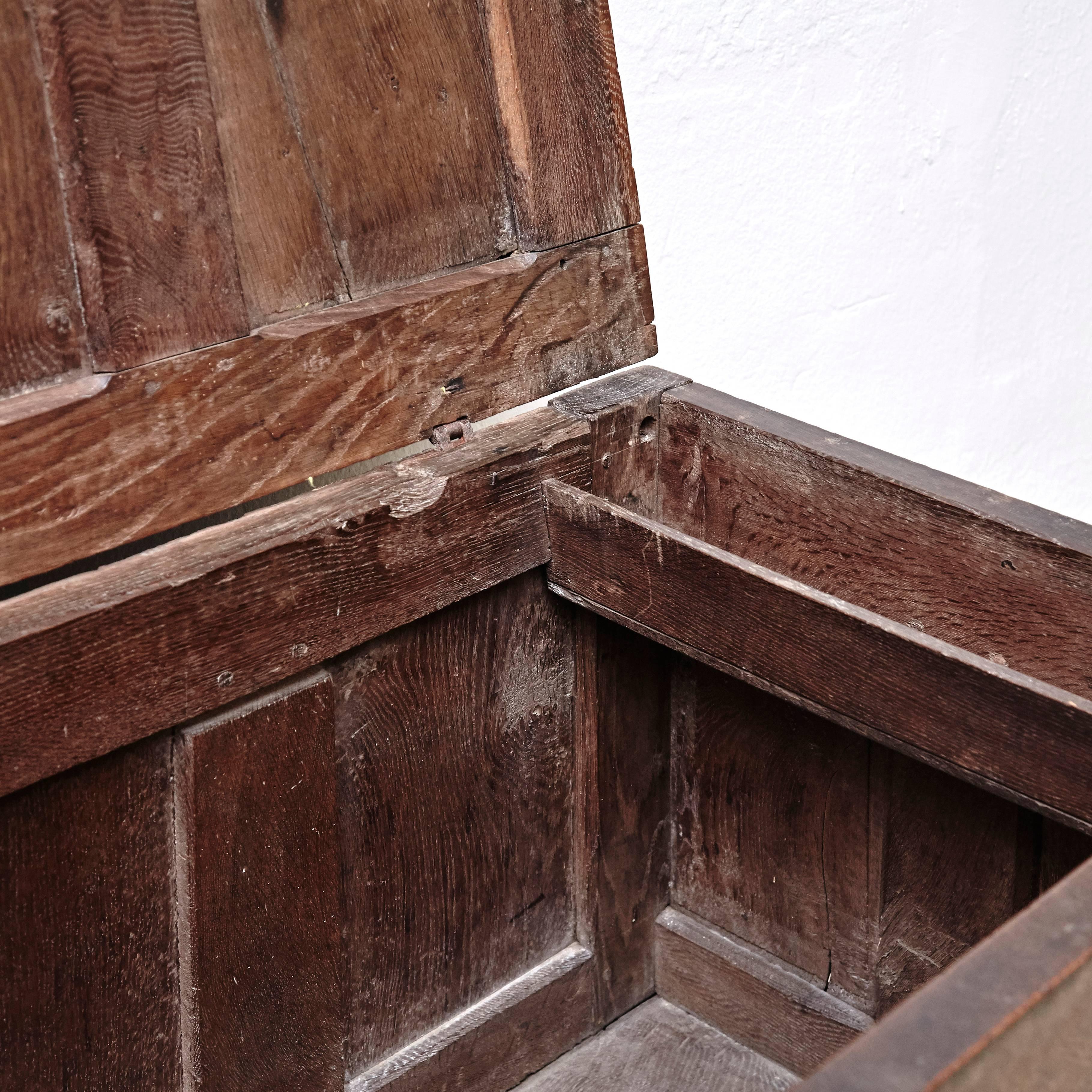 Gothic 16th Century Wood Chest 4