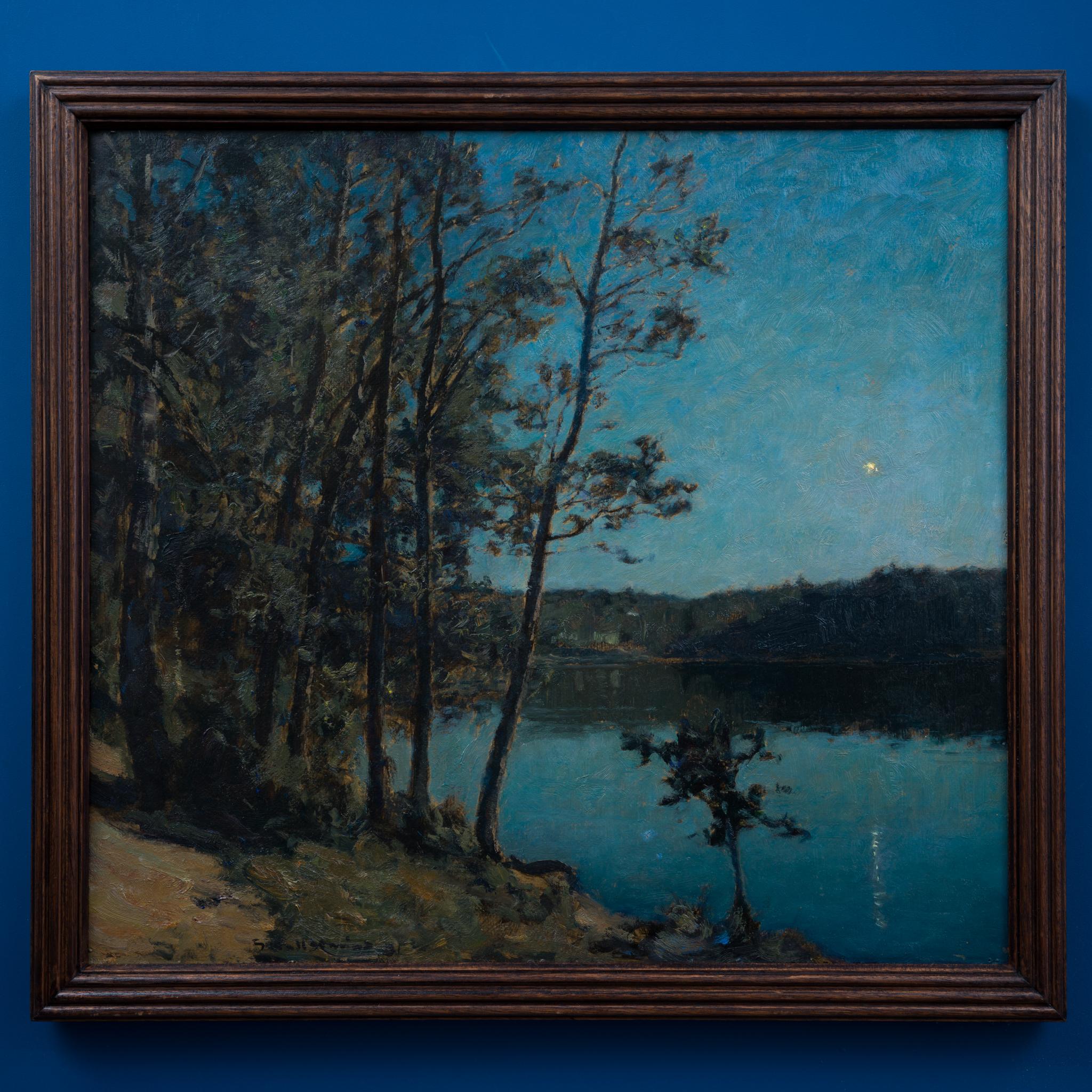 Nous avons le plaisir de présenter Paysage avec étoile du soir, une peinture de paysage captivante de l'artiste suédois Gottfrid Kallstenius. Cette vue tranquille, prise depuis la pointe orientale de Tättö, avec Källvik visible au loin, reflète la