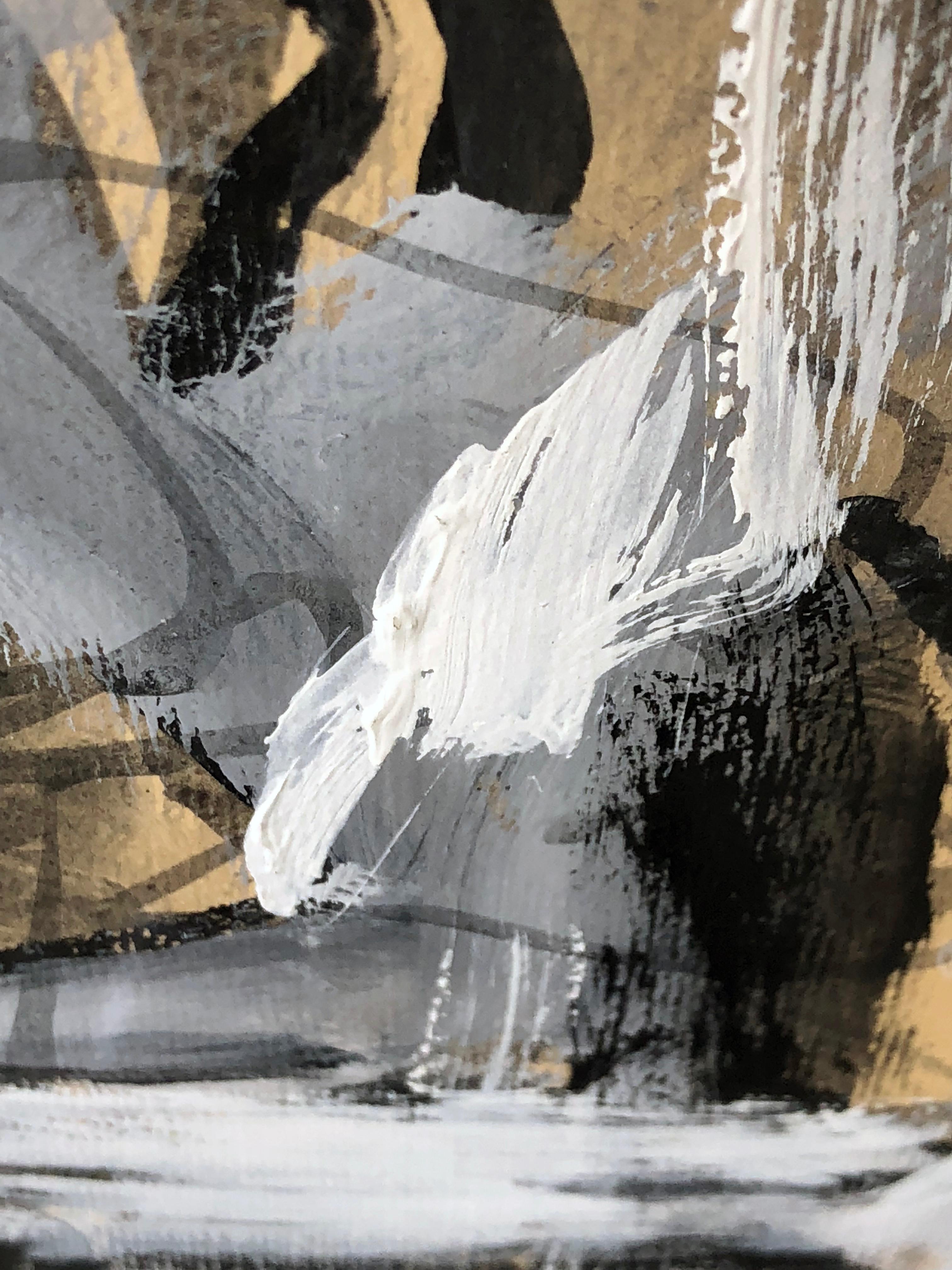 Gouache sur papier, une peinture expressionniste abstraite vivante et spontanée des années 1960 par Dorothy Swinney ; étiquette d'exposition au verso datée de 1962 ; avec des coups de pinceau rapides et spontanés utilisant des formes non