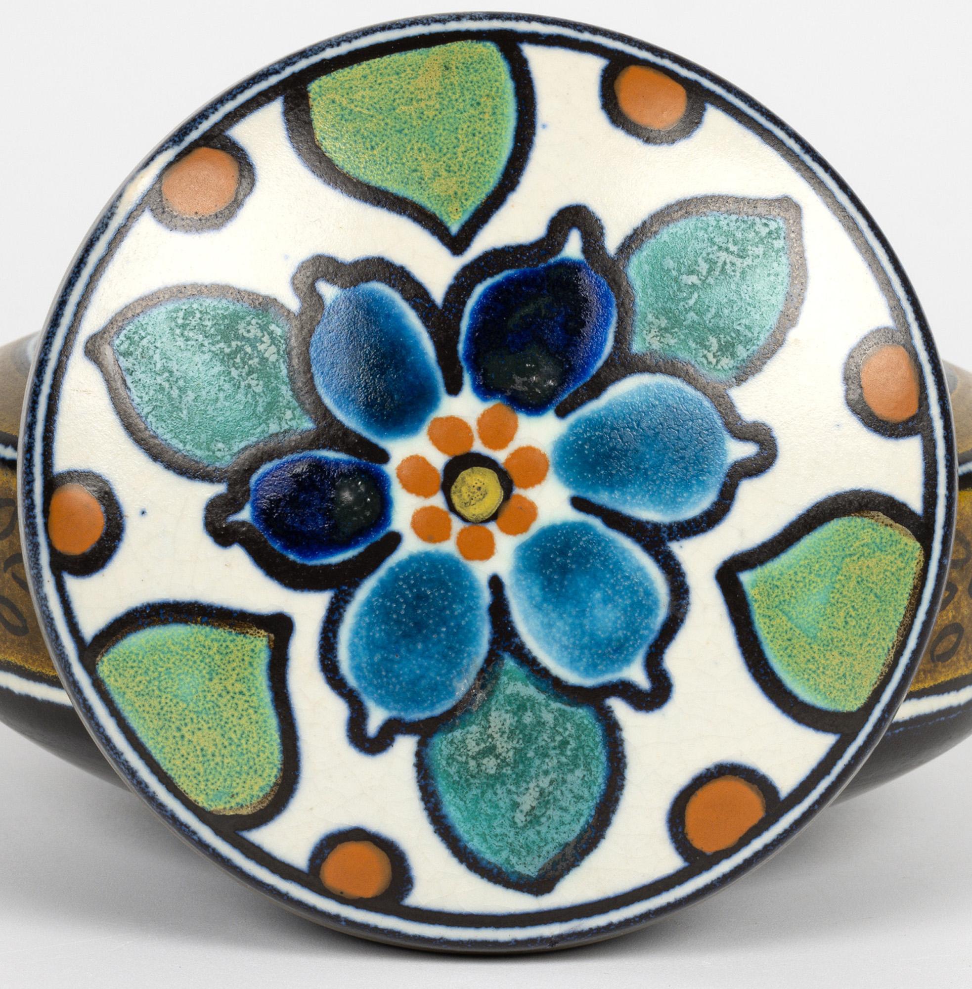 Gouda Dutch Art Deco Sydney Pattern Painted Lidded Bowl In Good Condition For Sale In Bishop's Stortford, Hertfordshire