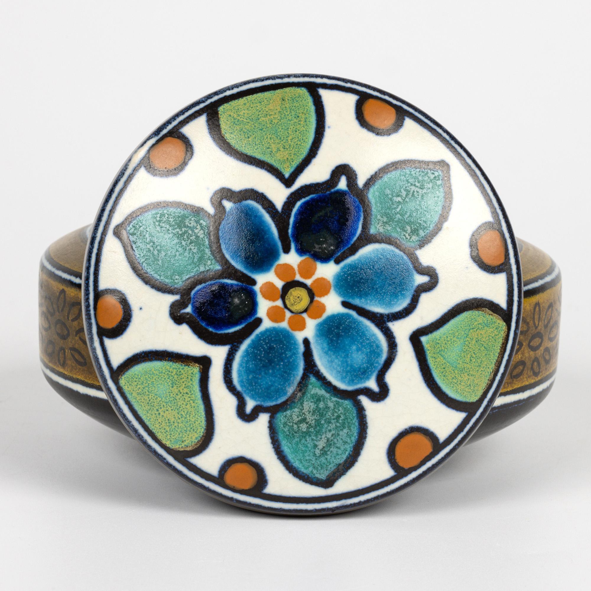 Gouda Dutch Art Deco Sydney Pattern Painted Lidded Bowl For Sale 2