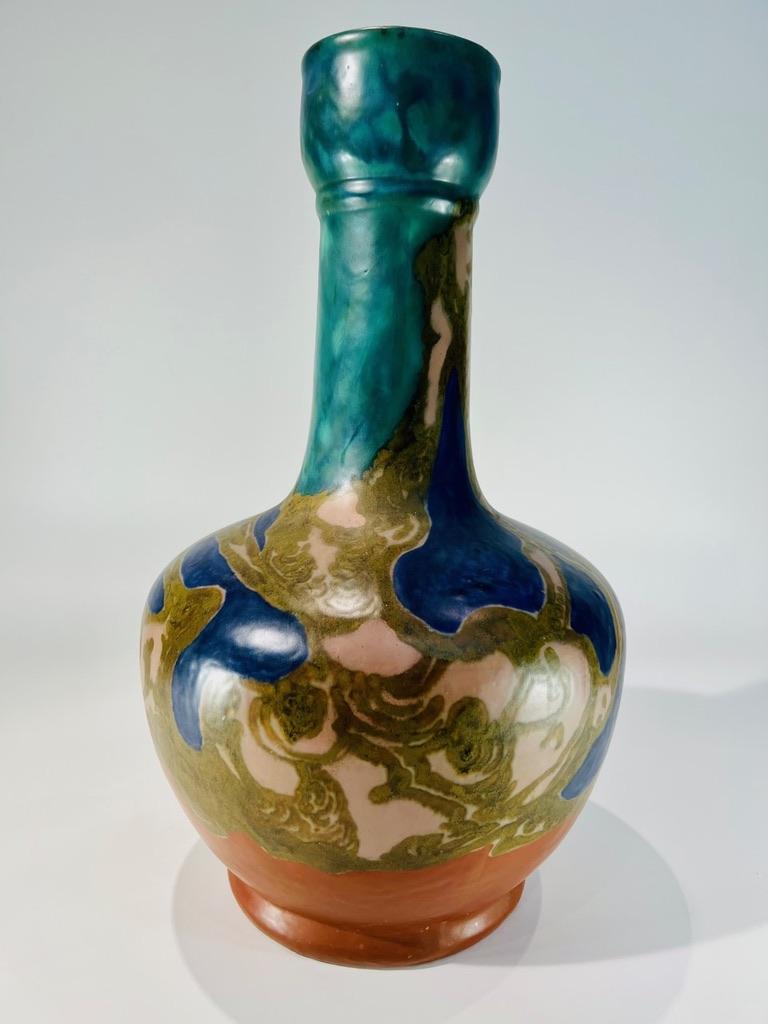 Large GOUDA dutch multicolor polychrome Art Nouveau porcelain vase circa 1900 In Good Condition For Sale In Rio De Janeiro, RJ