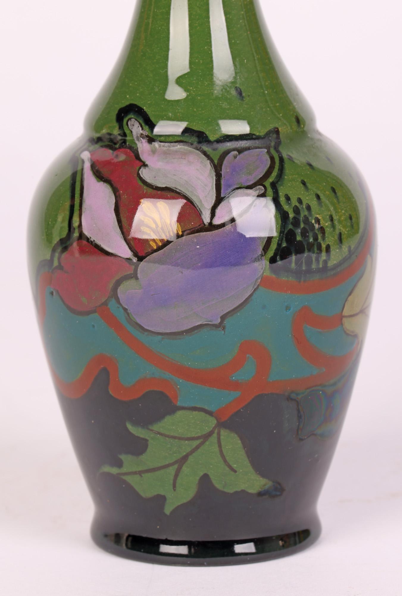 Gouda Dutch Schoonhoven Floral Painted Art Pottery Vase (Art déco) im Angebot