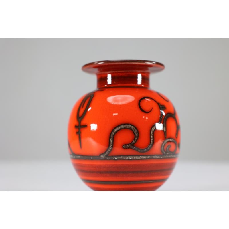 Gouda Holland. A Flora Tokio vase model 920 For Sale 3