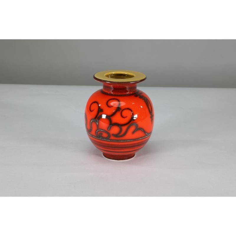Dutch Gouda Holland. A Flora Tokio vase model 920 For Sale