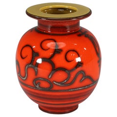 Gouda Holland. A Flora Tokio vase model 920
