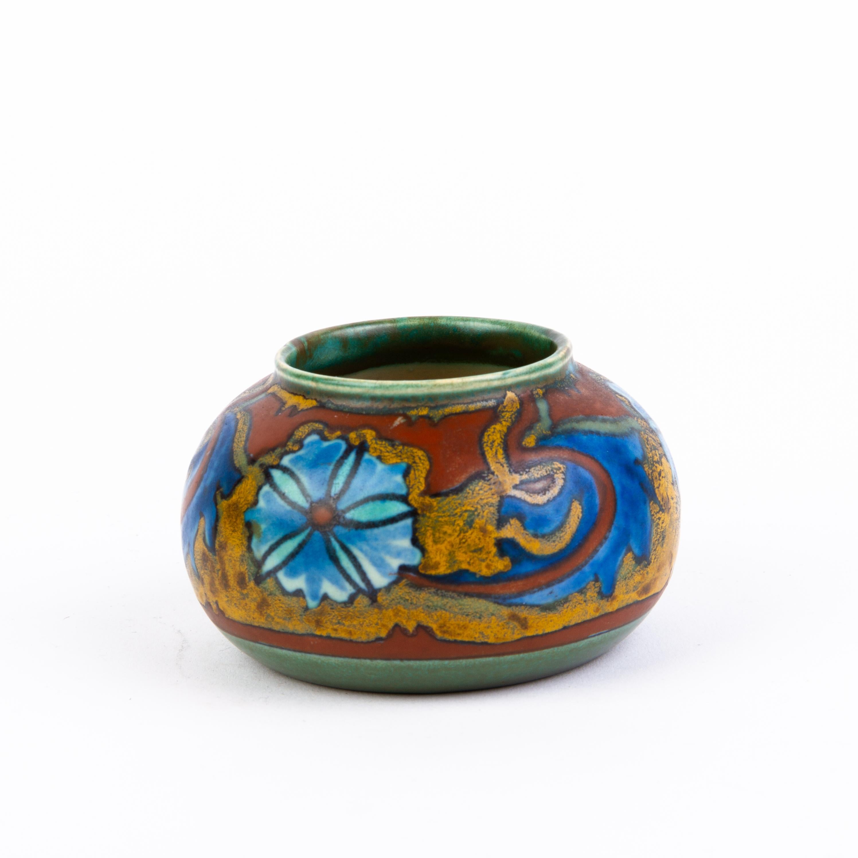 Gouda Holland Dutch Art Nouveau Pottery Vase In Good Condition For Sale In Nottingham, GB