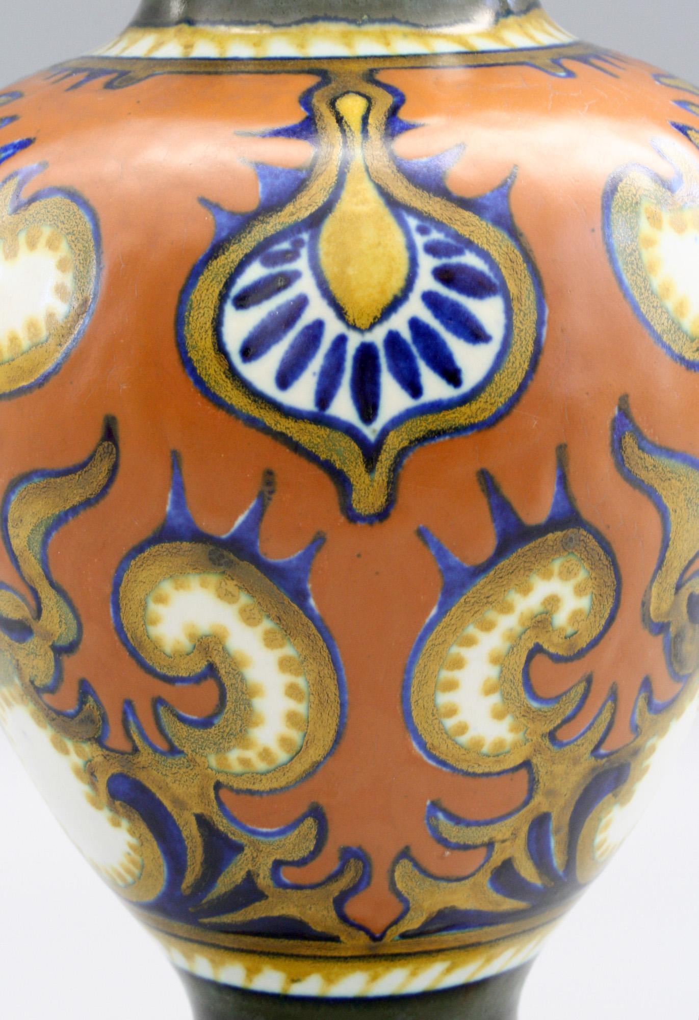 Hand-Painted Gouda Plateelbakkerij Zuid Rhodian Pattern Amphora Shape Art Pottery Vase, 1924