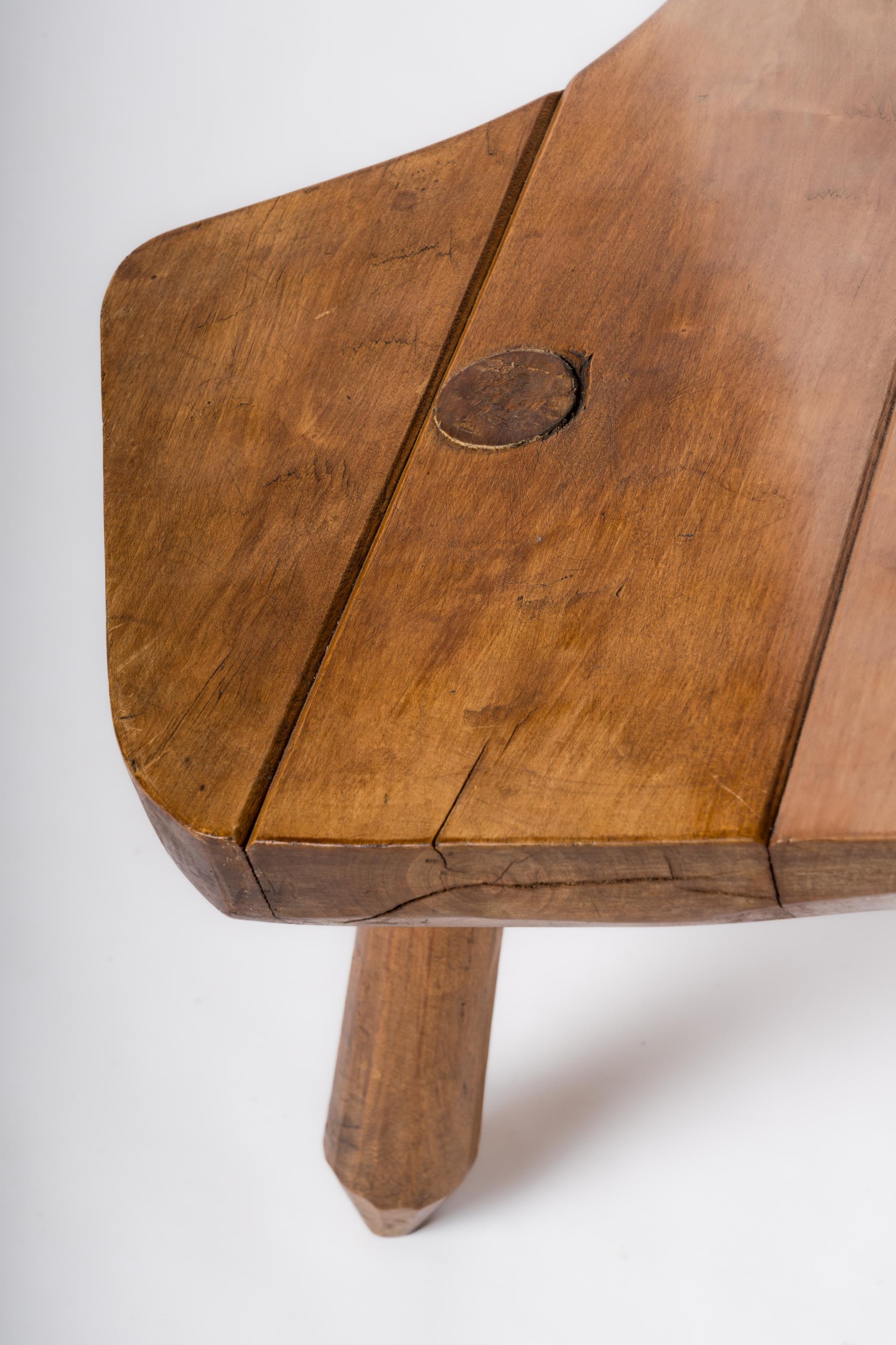 Table basse brutaliste en hêtre dans le style de Marolles - France années 1970 en vente 5