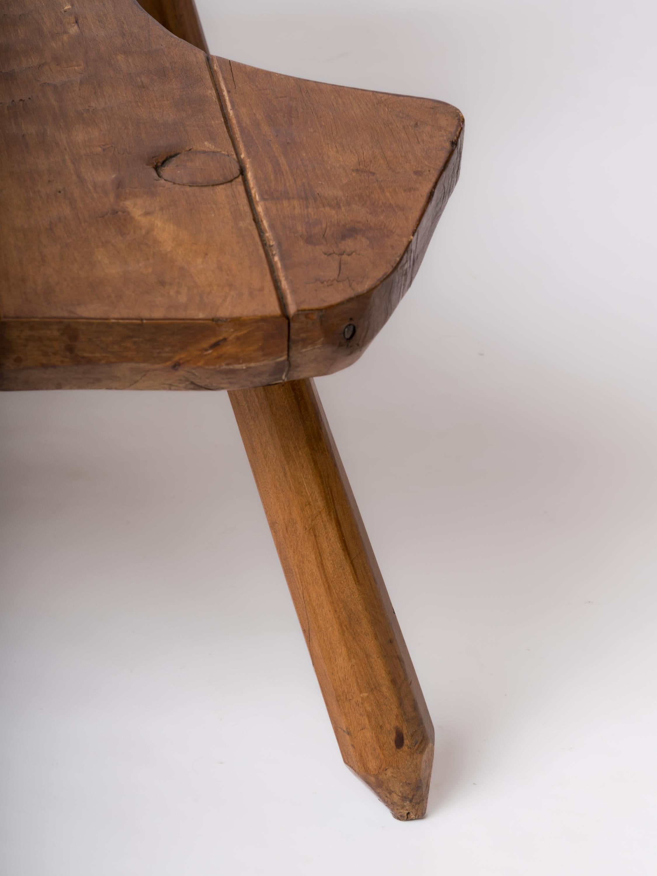 Table basse brutaliste en hêtre dans le style de Marolles - France années 1970 en vente 4