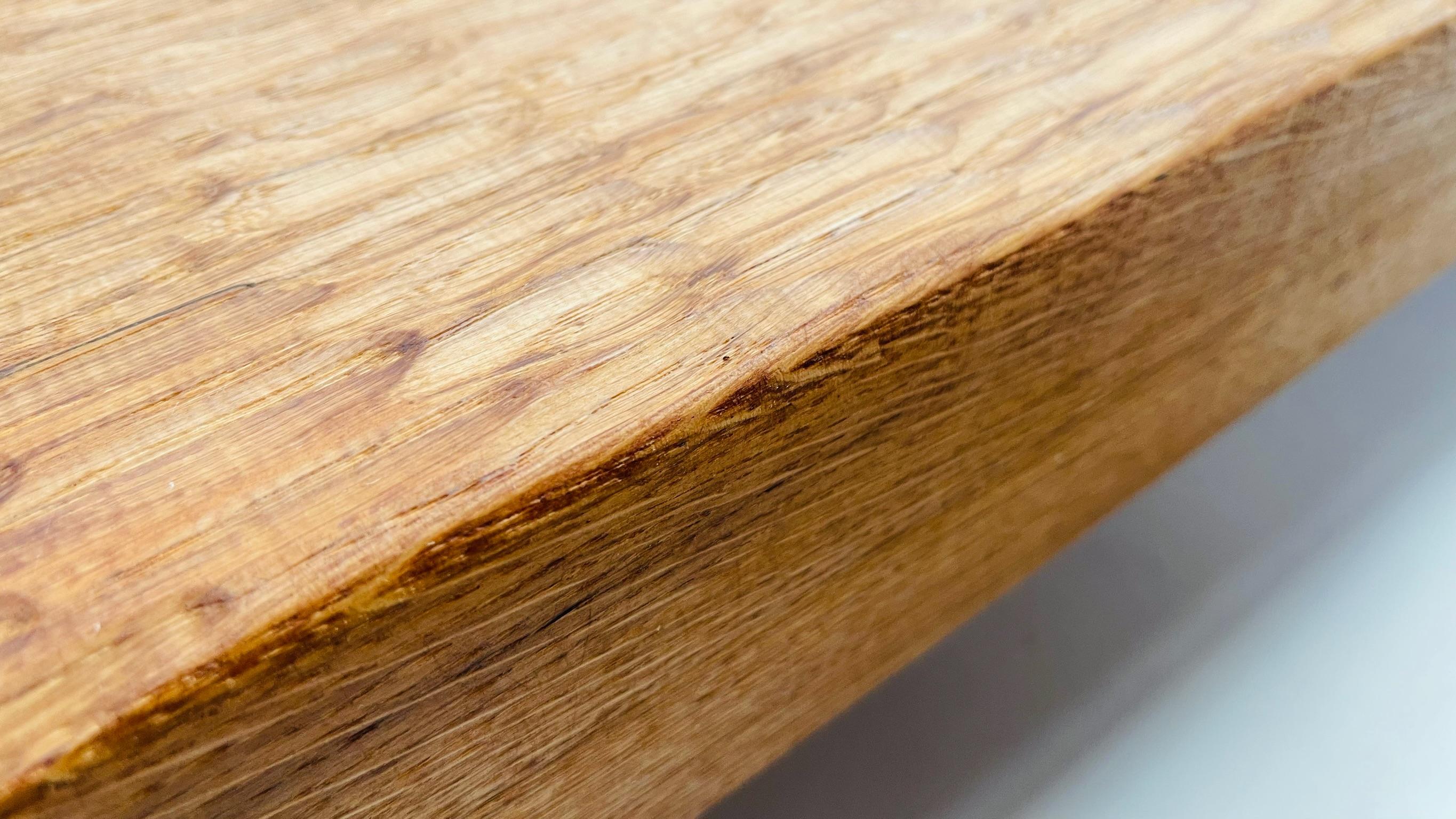 Gouged Low coffee table in Solid Oak For Sale 4