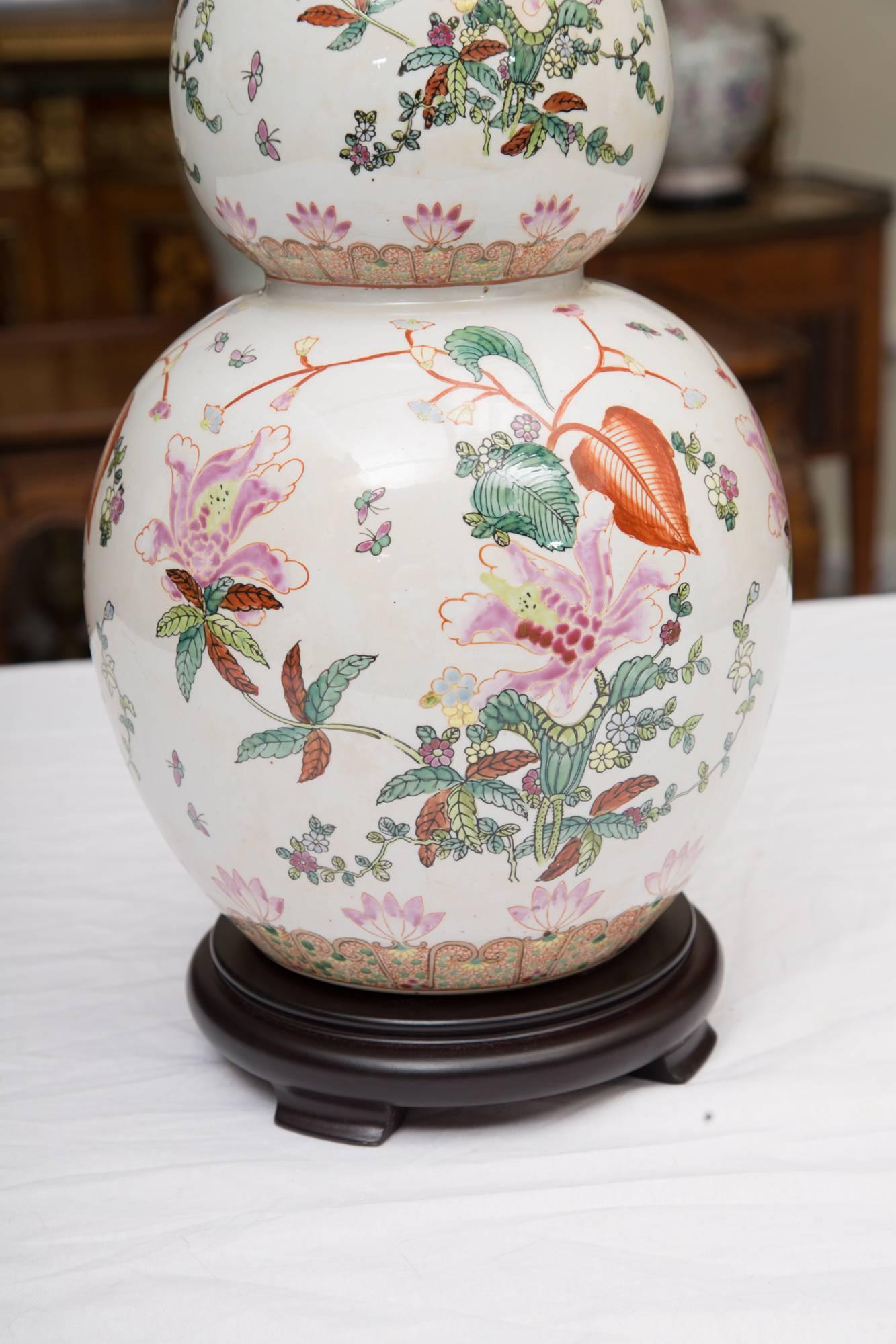 Gourd Shaped Table Lamp with Floral Design In Excellent Condition In WEST PALM BEACH, FL