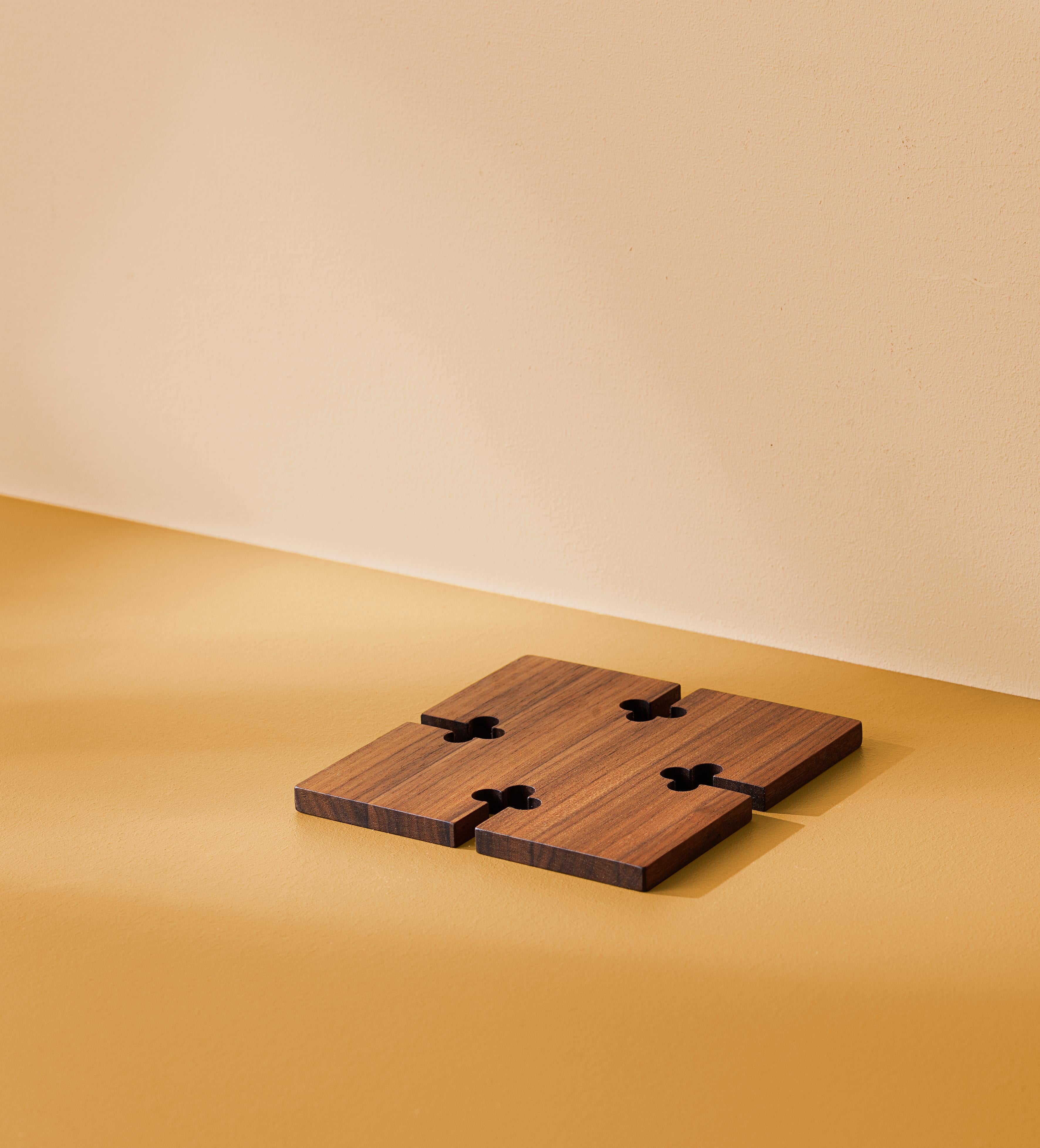 Quadratischer Untersetzer aus Holz:: von Gunnar Cyren von Warm Nordic (Moderne) im Angebot