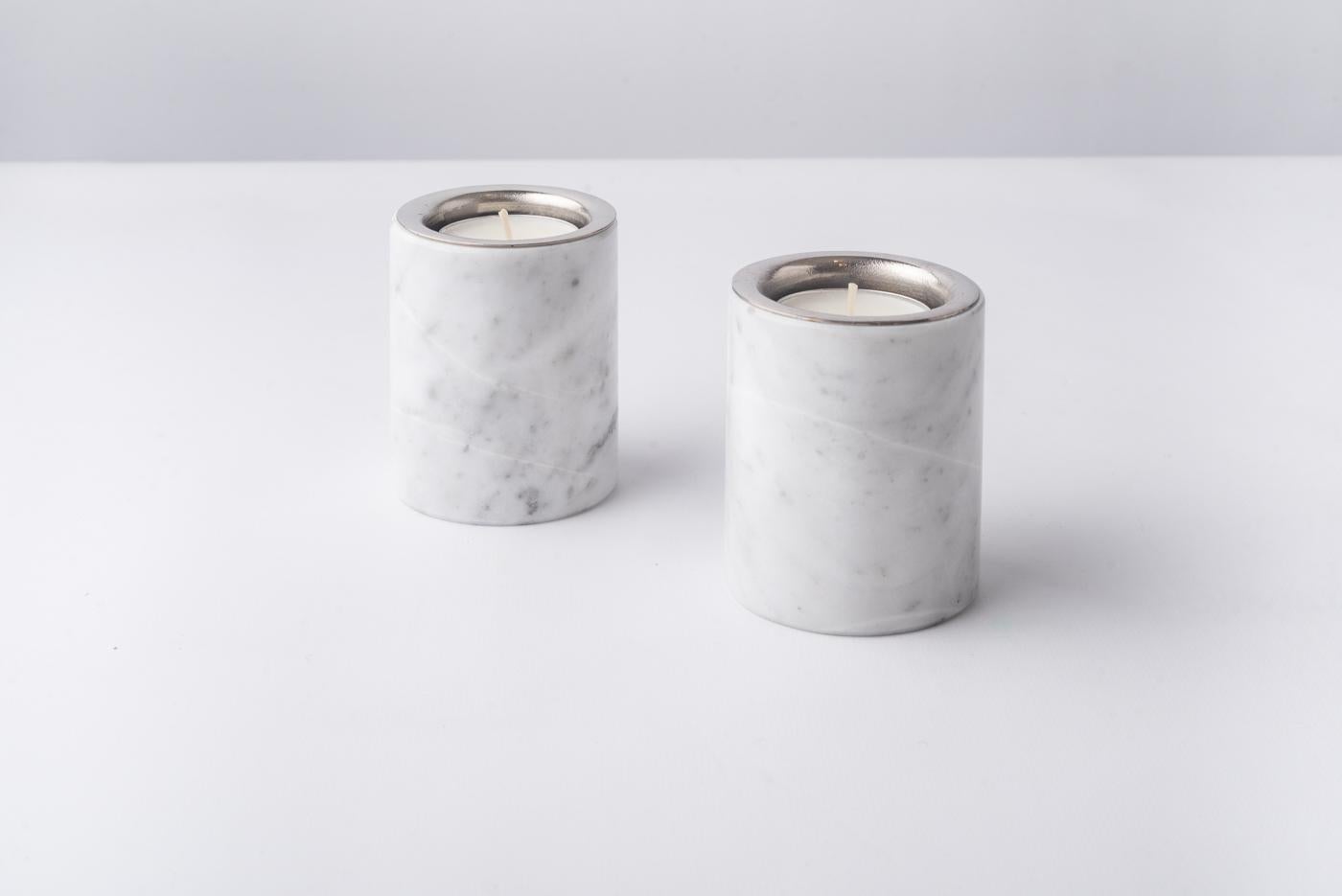 XXIe siècle et contemporain Gova - Porte-bougies en marbre travertin et laiton nickelé