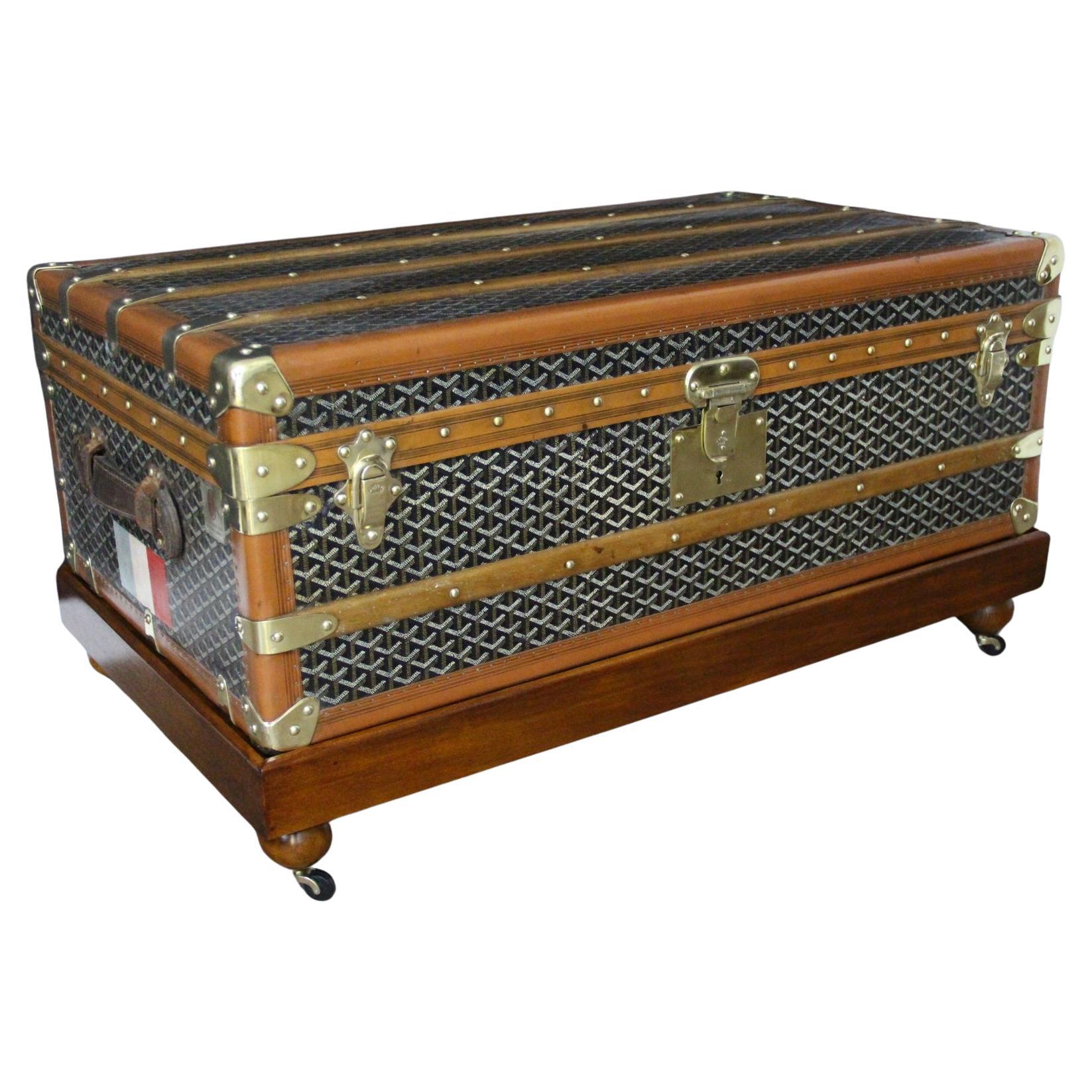 Goyard 1920s Steamer Trunk with Chevrons Canvas and Brass Fittings, 90 cm For Sale