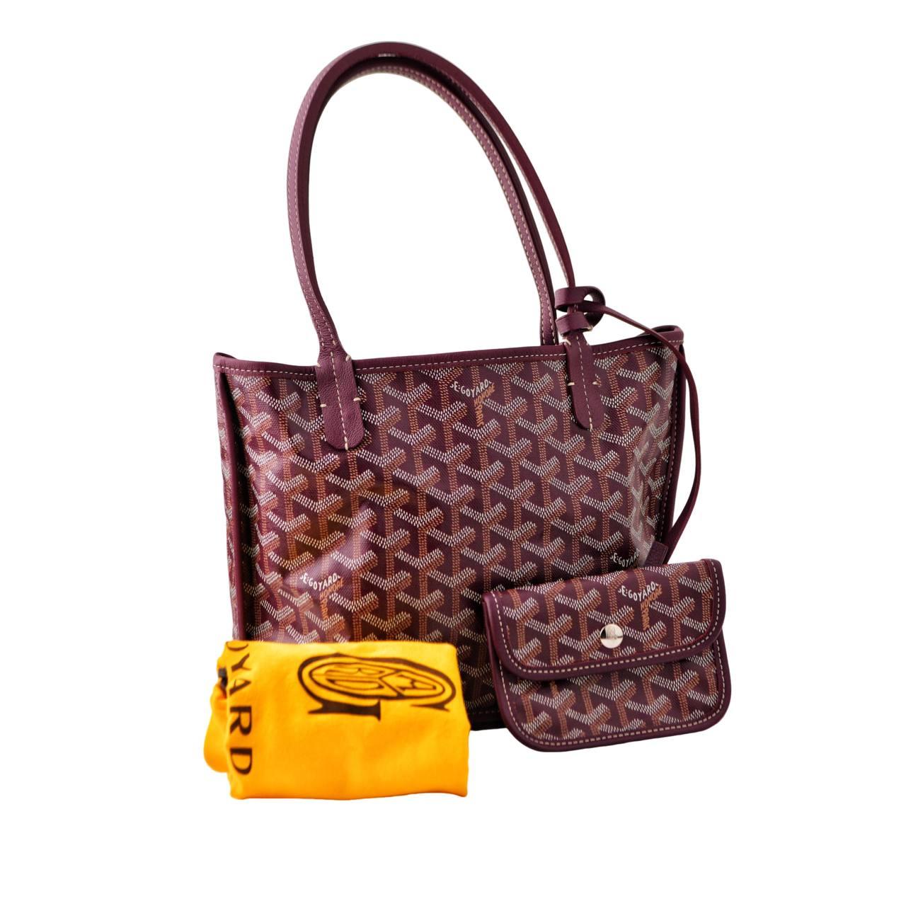 SKU	33301398
Comes With	Goyard Dust Bag and Dandelion Authenticity Guarantee Only
Model	Anjou Mini
Serial Number	SU*******
Materials	Goyardine Canvas
Condition	Excellent
Other Info	Dimensions: Approximately 20cm x 20cm x